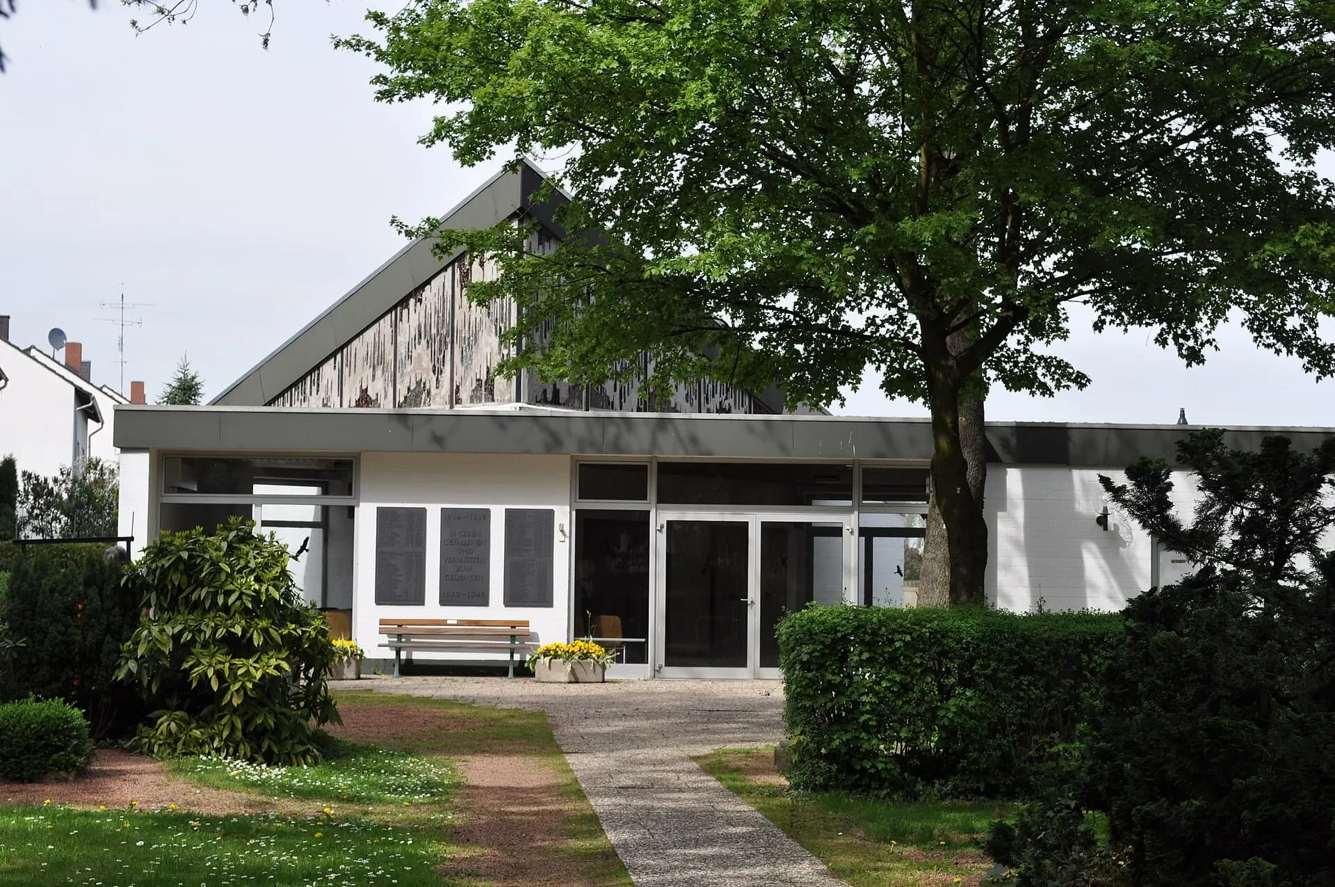 Trauerhalle am Friedhof in Bad Vilbel-Dortelweil