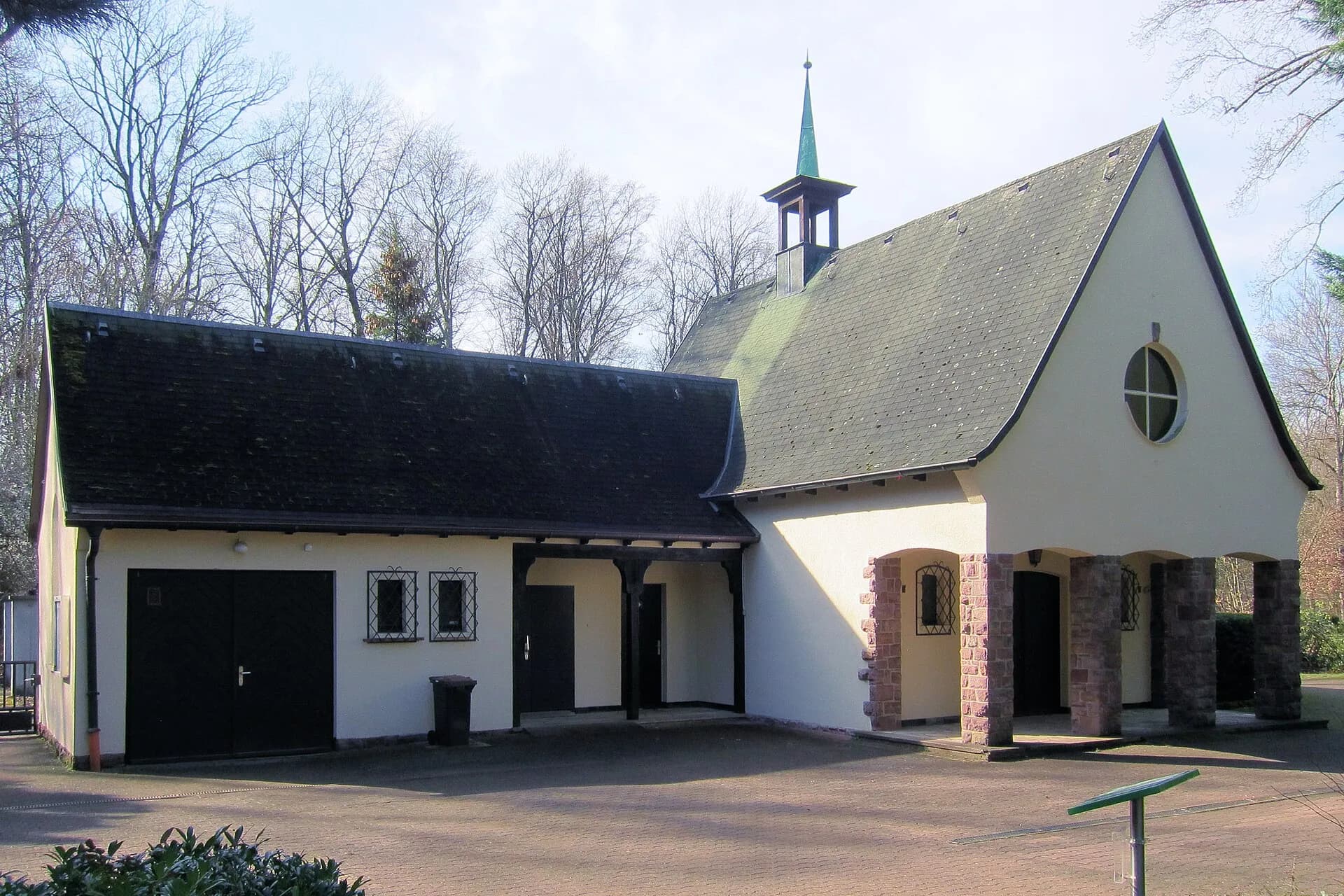 Trauerhalle auf dem Waldfriedhof in Dreieich-Buchschlag