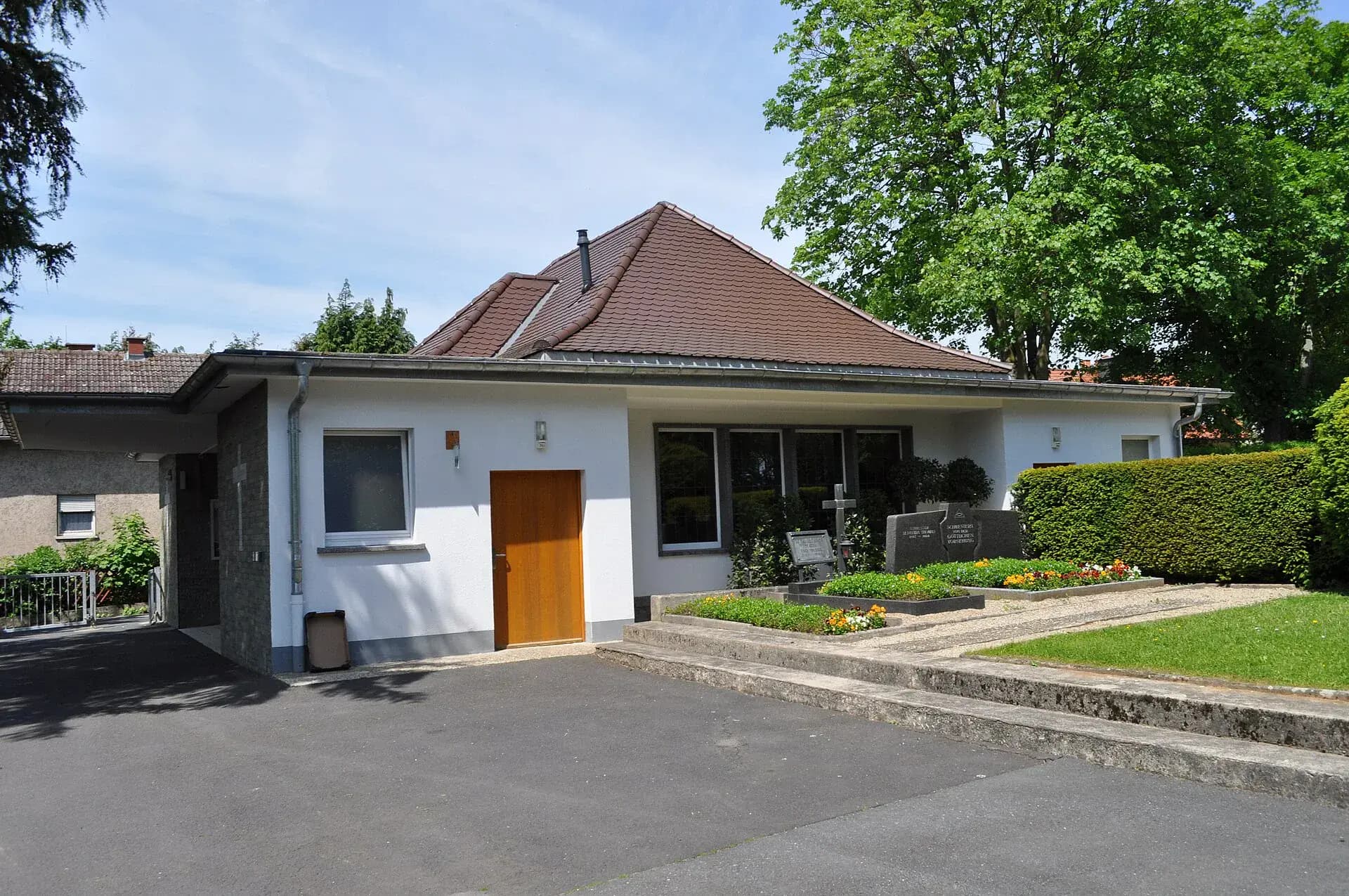 Trauerhalle auf dem Friedhof in Bad Homburg-Ober-Erlenbach