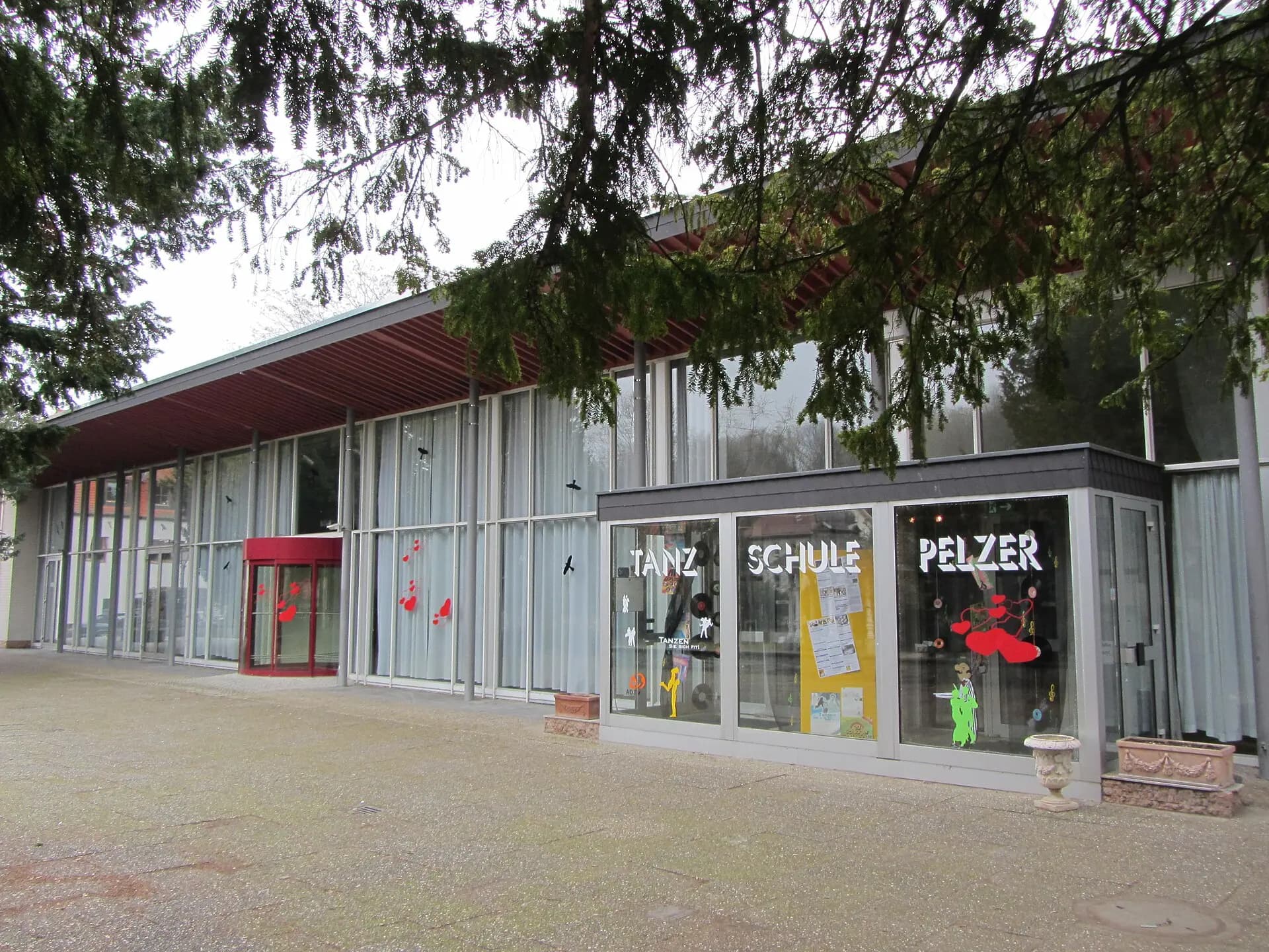 Seitenansicht der Trinkhalle in Bad Soden am Taunus