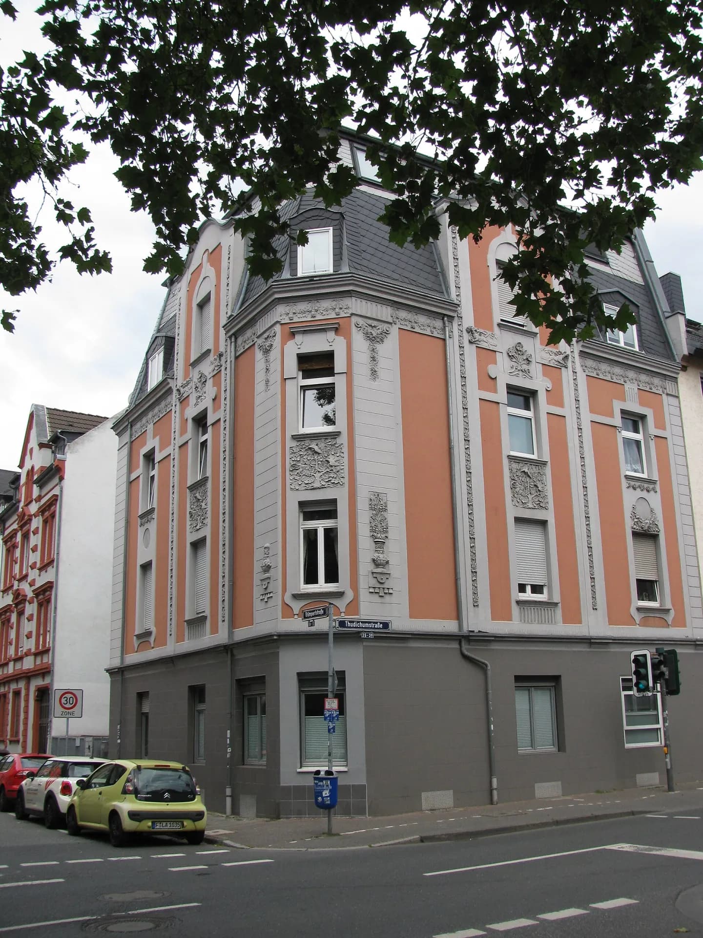 Eckhaus an der Trümpertstraße in Frankfurt Rödelheim