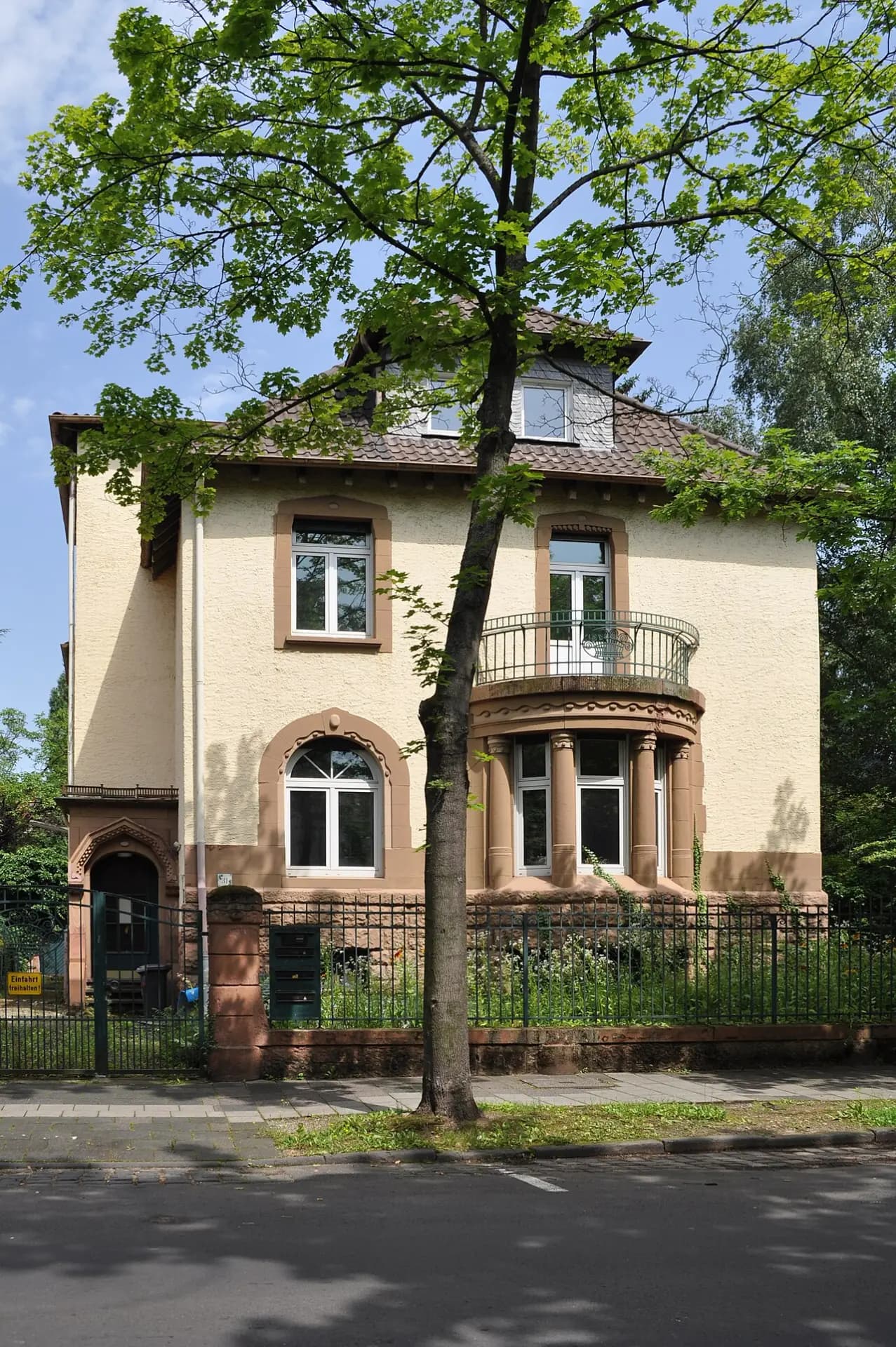 Villa mit Erker an der Tulpenhofstraße in Offenbach-Westend
