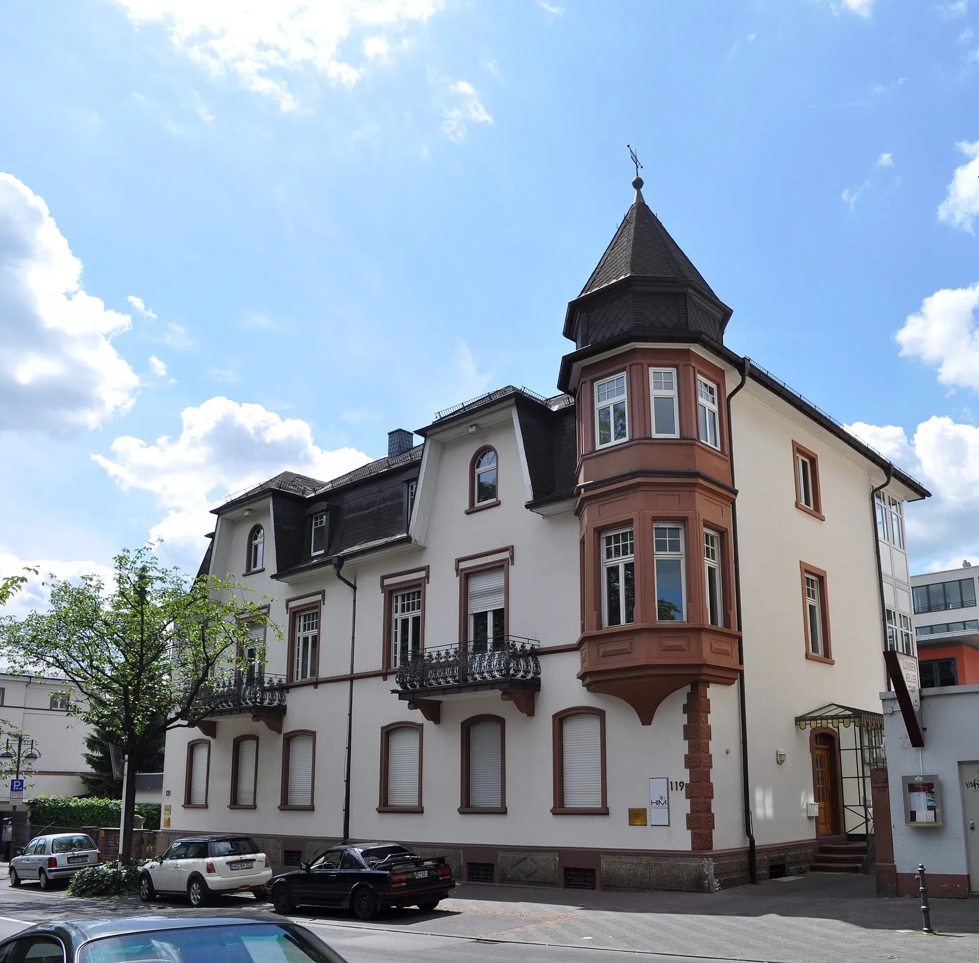 Eckhaus mit Turm an der Louisenstraße in Bad Homburg-Gonzenheim