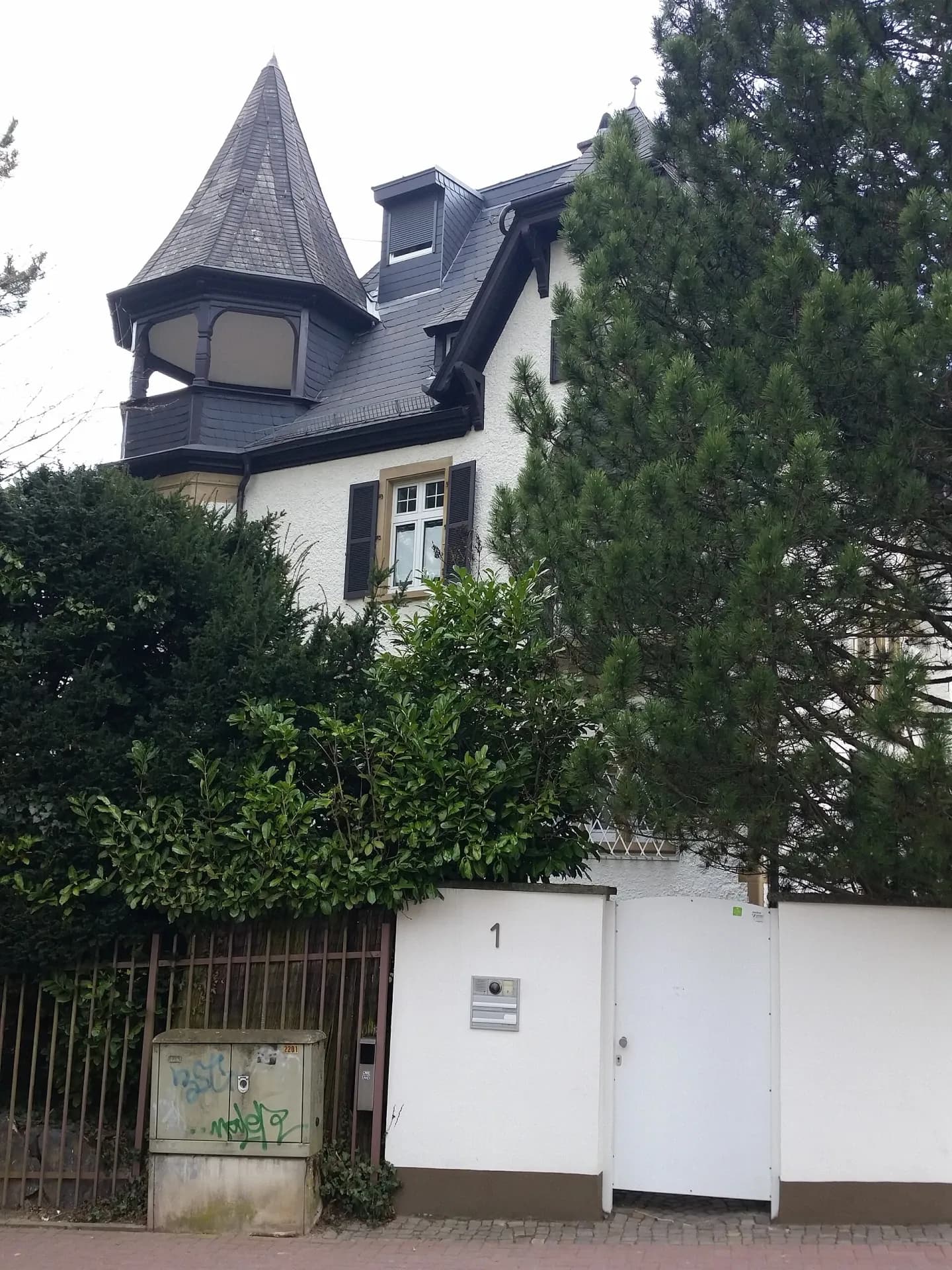 Villa mit Turm in der Viktor-Achard-Straße in Bad Homburg-Dornholzhausen