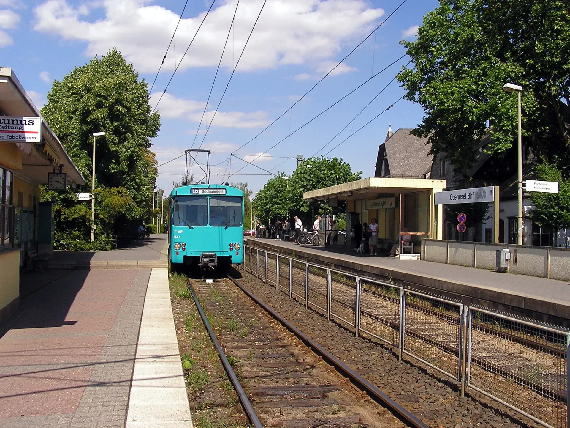 U-Bahn am Bahnhof in Oberursel (Taunus)