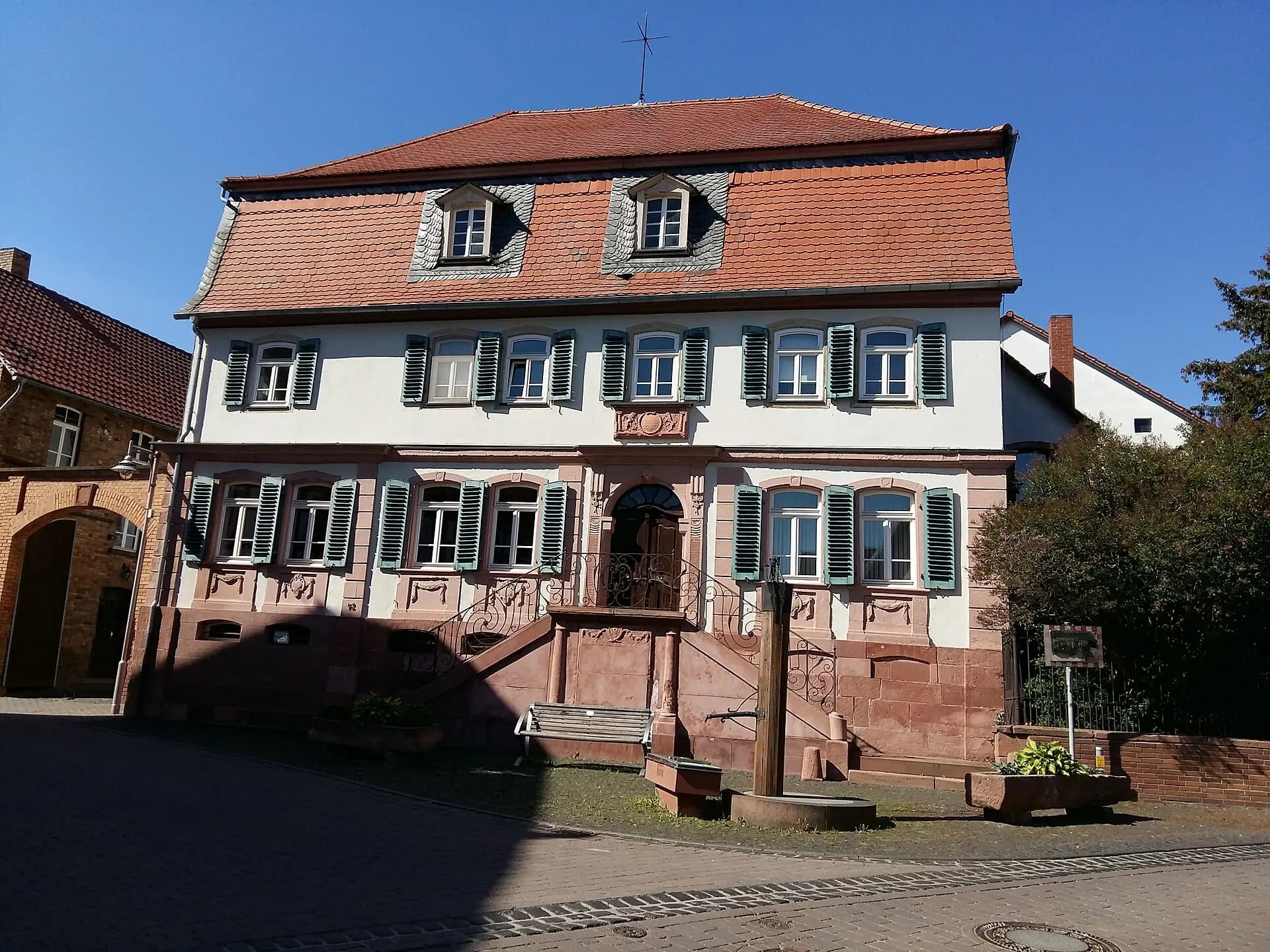 Haus Franze mit Torbogen in Reinheim-Überau