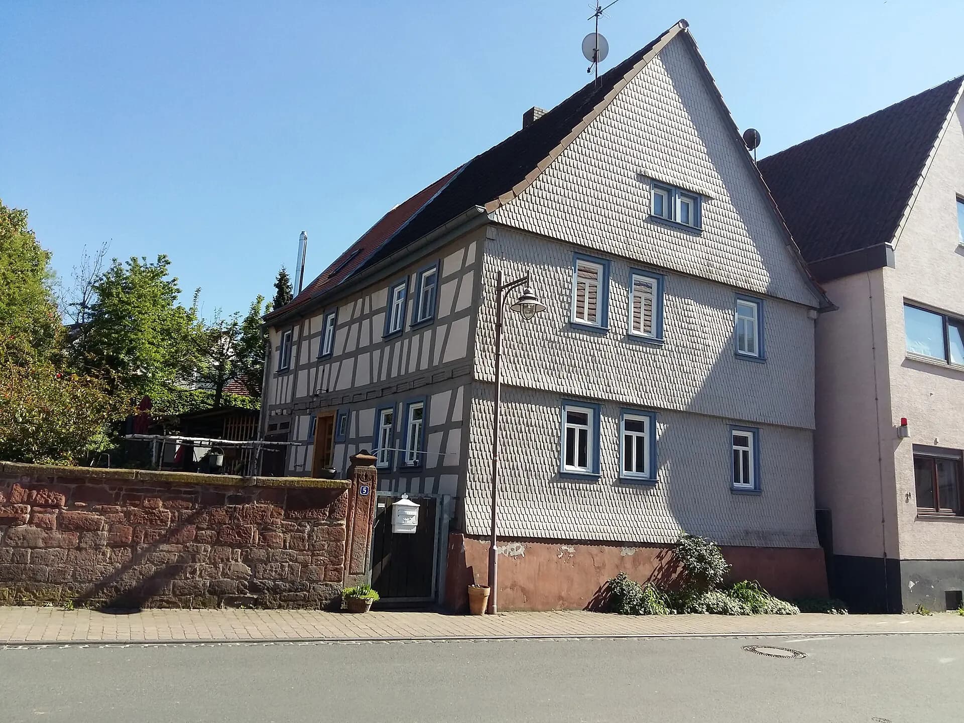 Fachwerkhaus an der Straßenecke in Reinheim-Überau