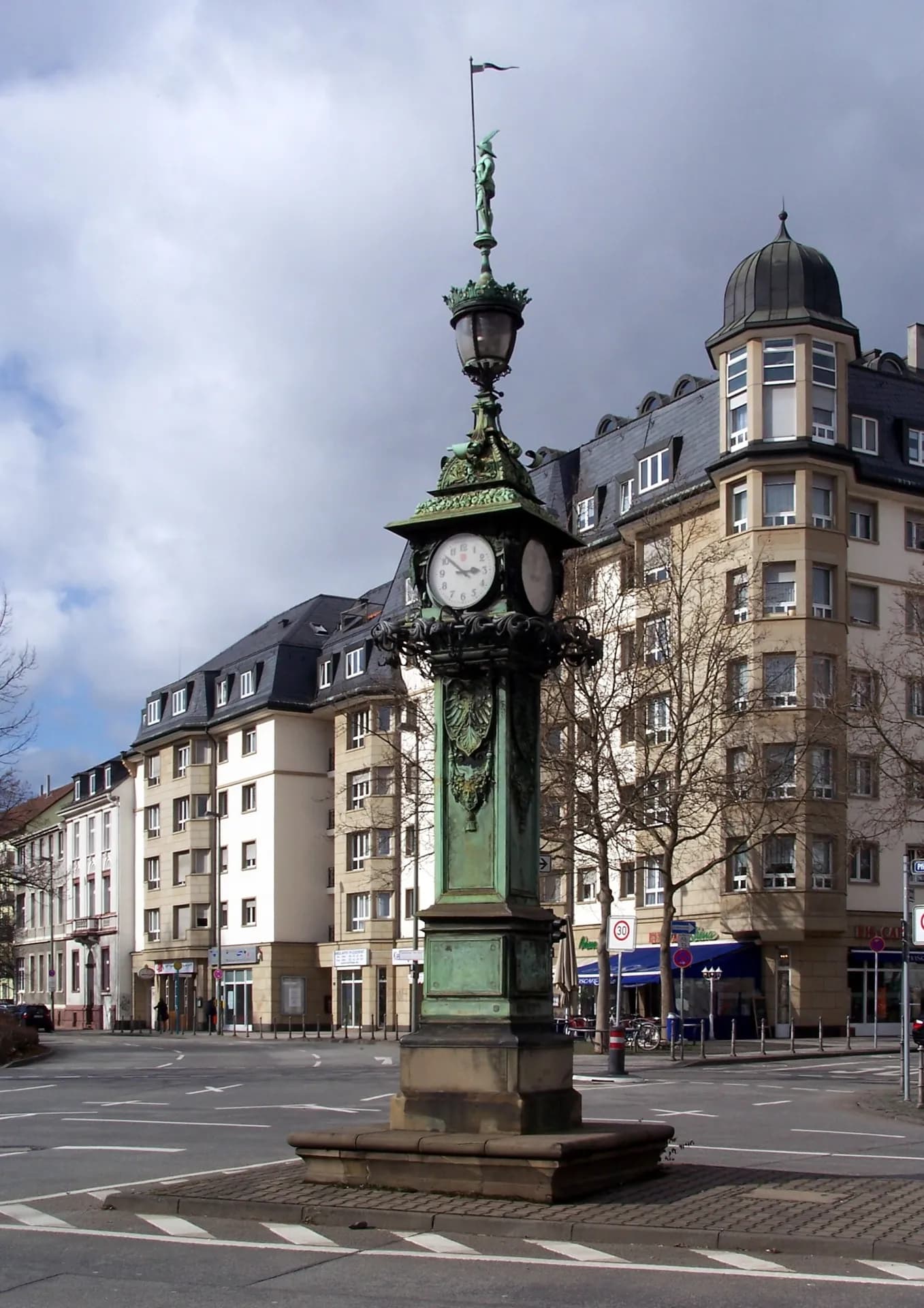 Historisches Uhrtürmchen an der Zeil in Frankfurt