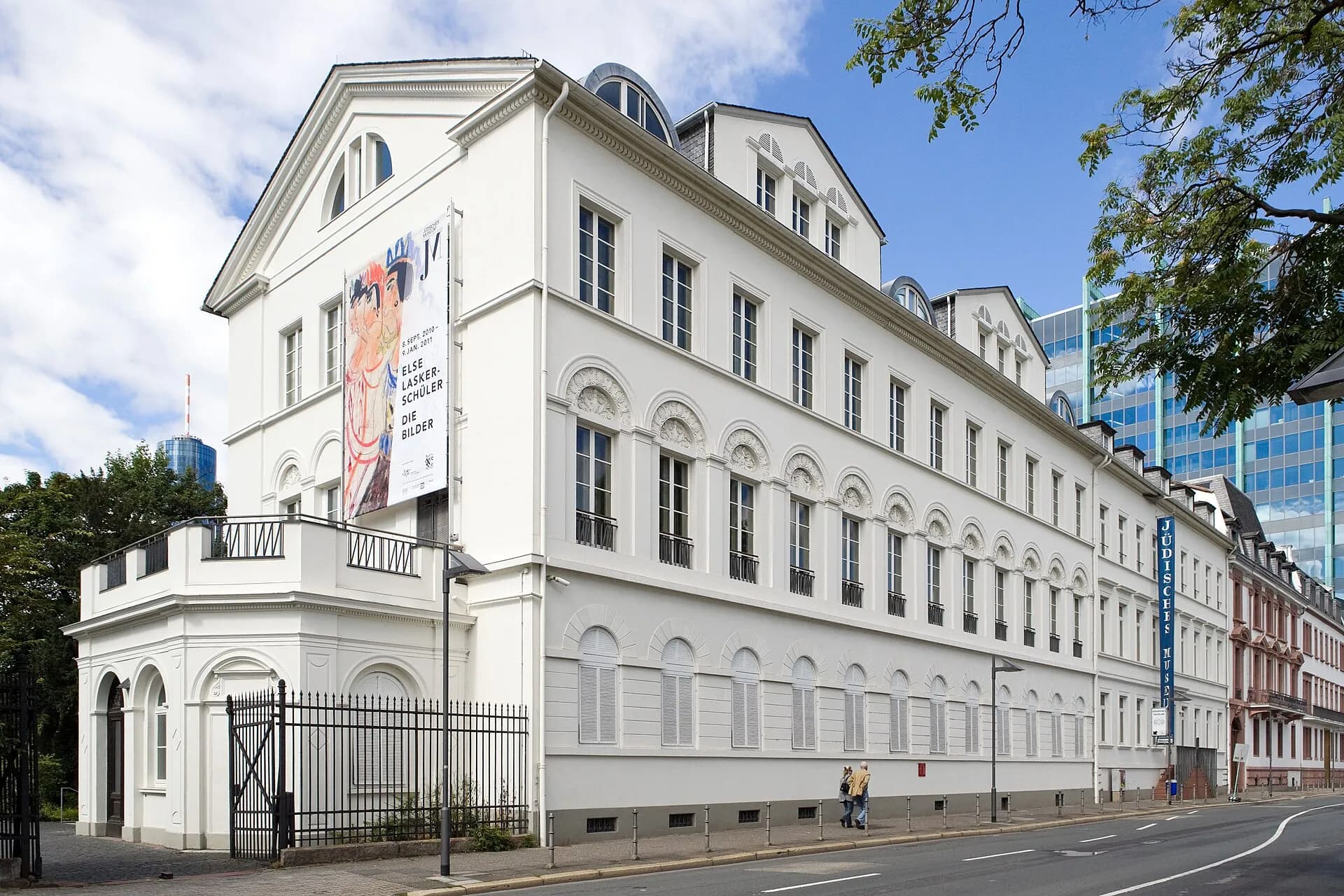 Klassizistischer Bau am Untermainkai 15 in Frankfurt
