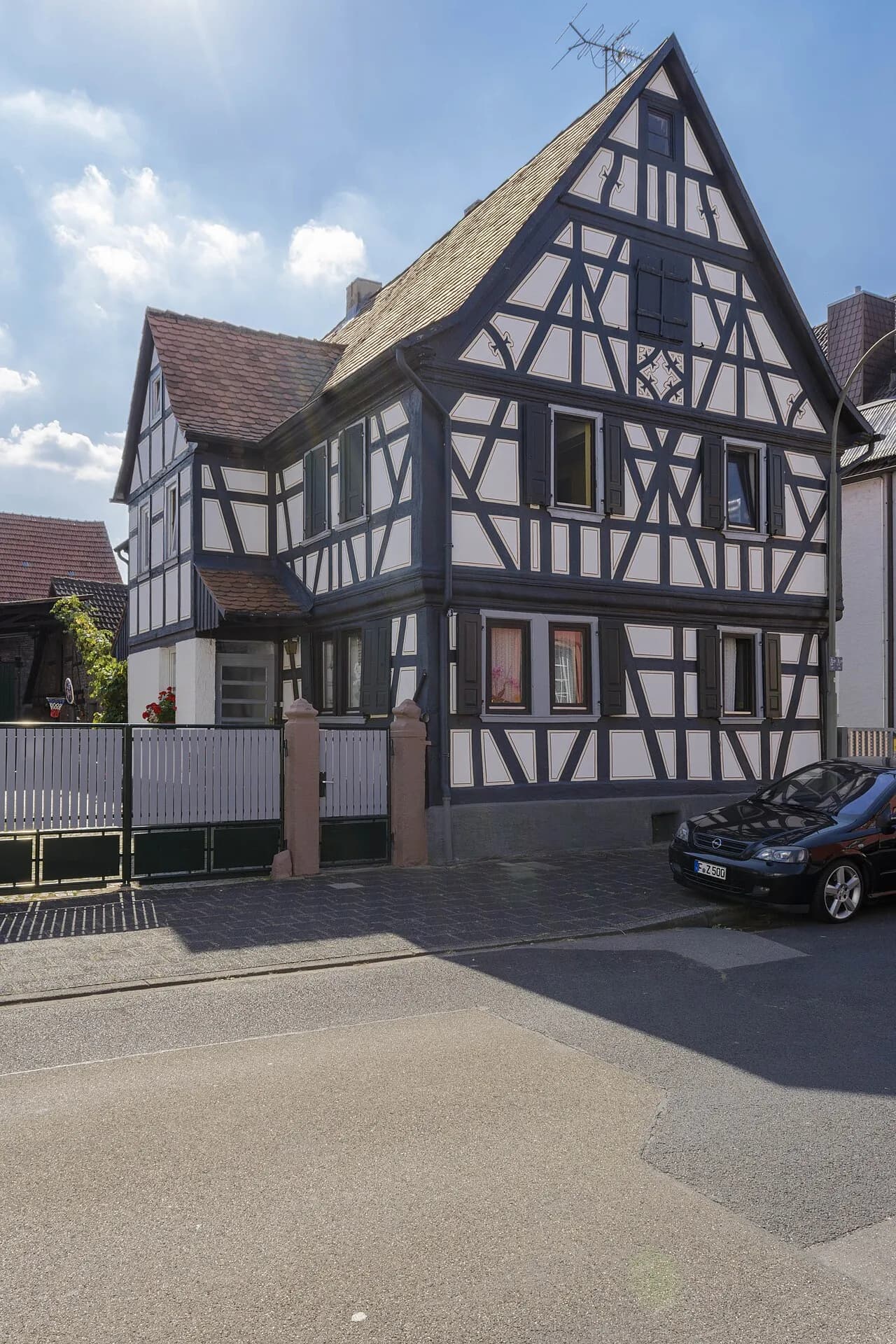 Großes Fachwerkhaus an der Untermainstraße in Mühlheim am Main