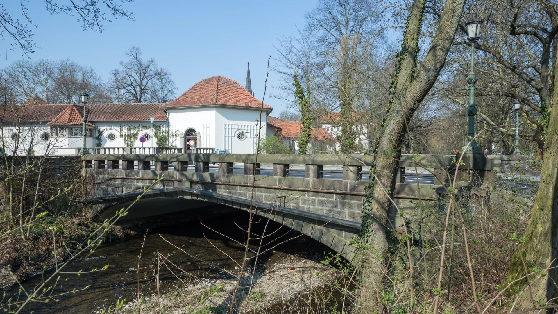 Brücke über die Usa am Ernst-Ludwig-Ring in Bad Nauheim