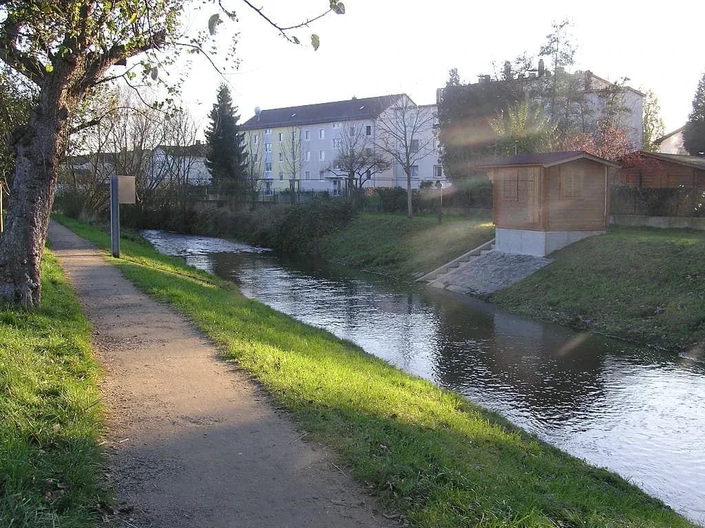 Uferweg an der Usa in Friedberg (Hessen)