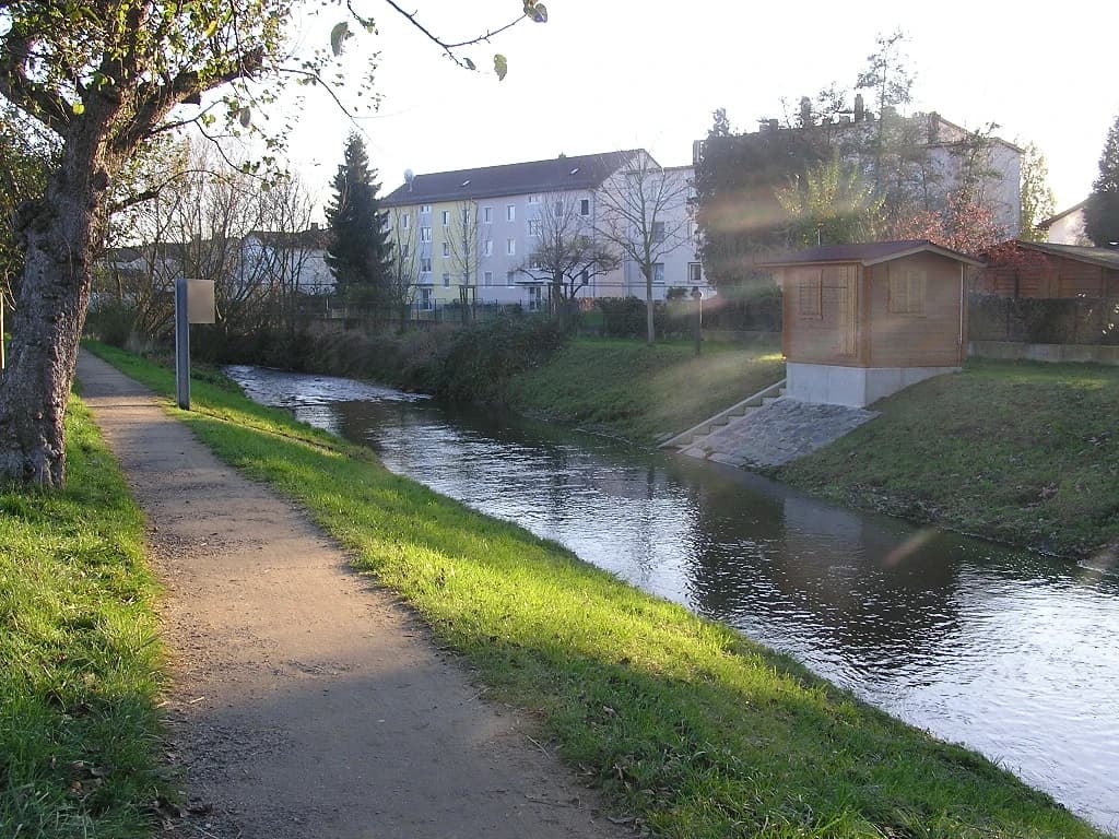 Uferweg an der Usa in Friedberg (Hessen)