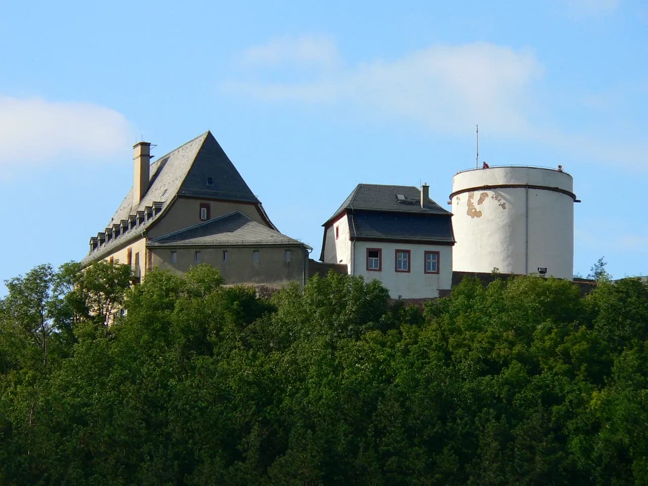 Veste Otzberg mit weißem Bergfried