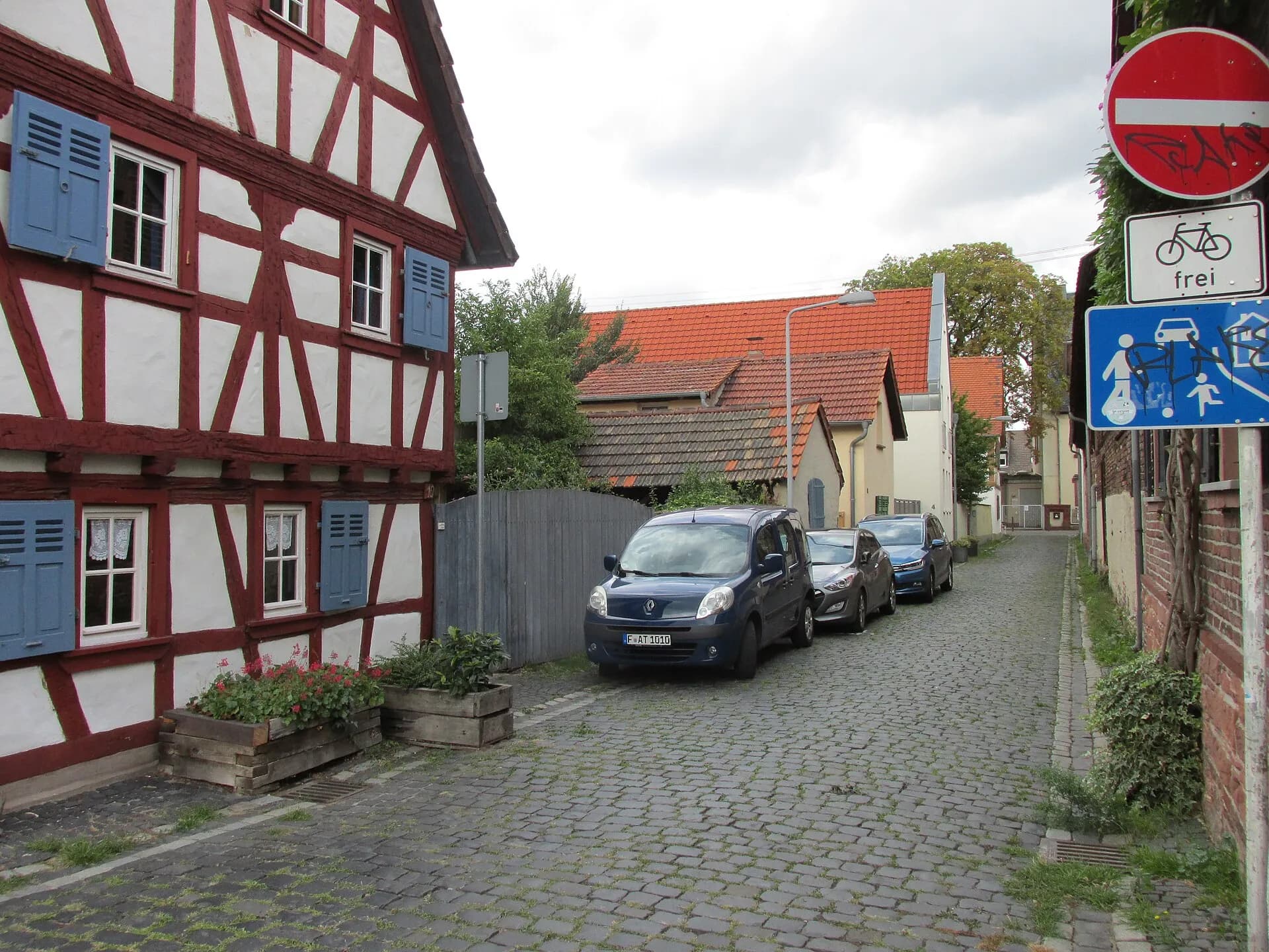 Fachwerkgasse Vierhäusergasse in Frankfurt Schwanheim