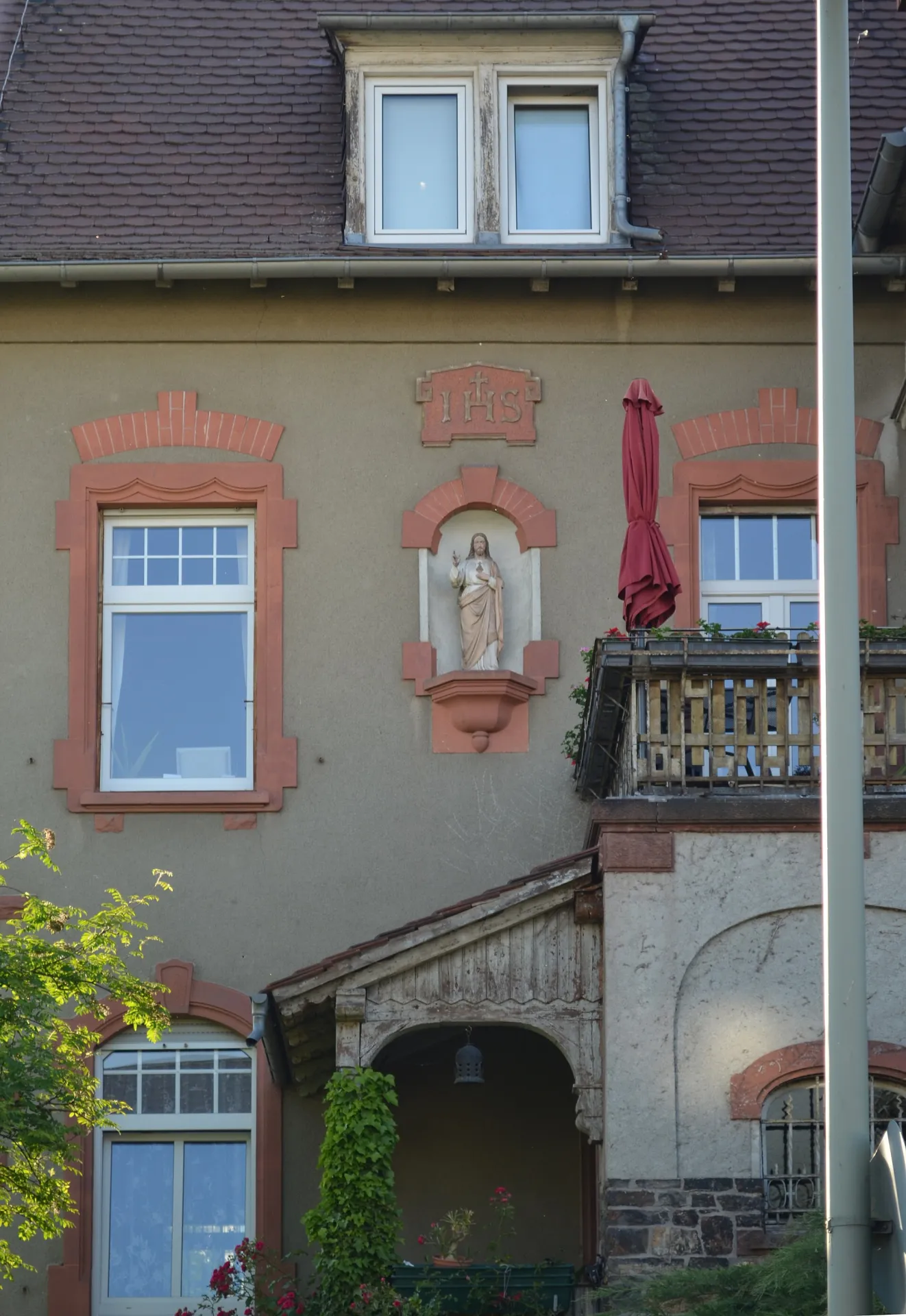 Fassadendetail der Villa An der Friedenslinde 3 in Oberursel-Bommersheim