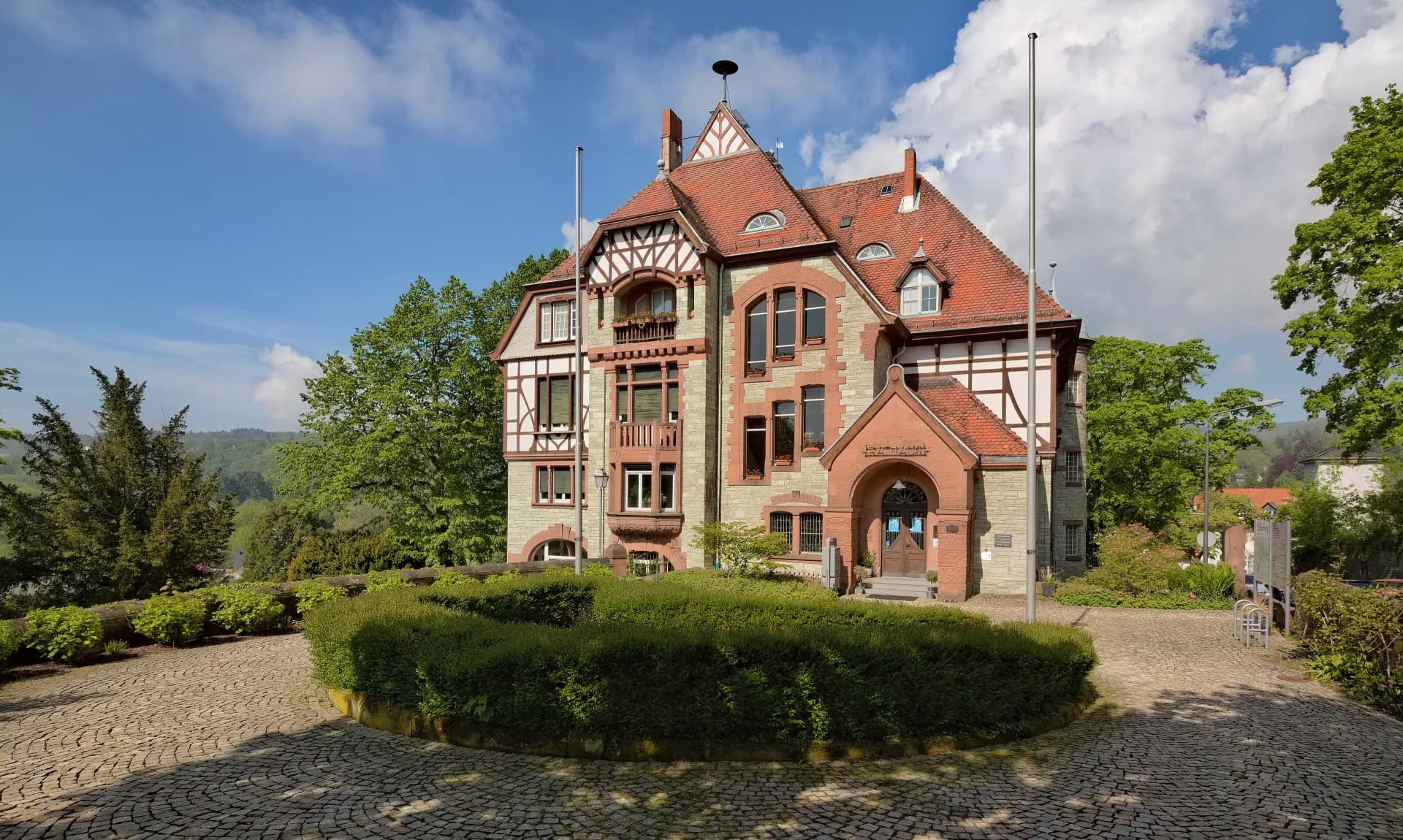 Auffahrt zur Villa Bonn in Kronberg im Taunus