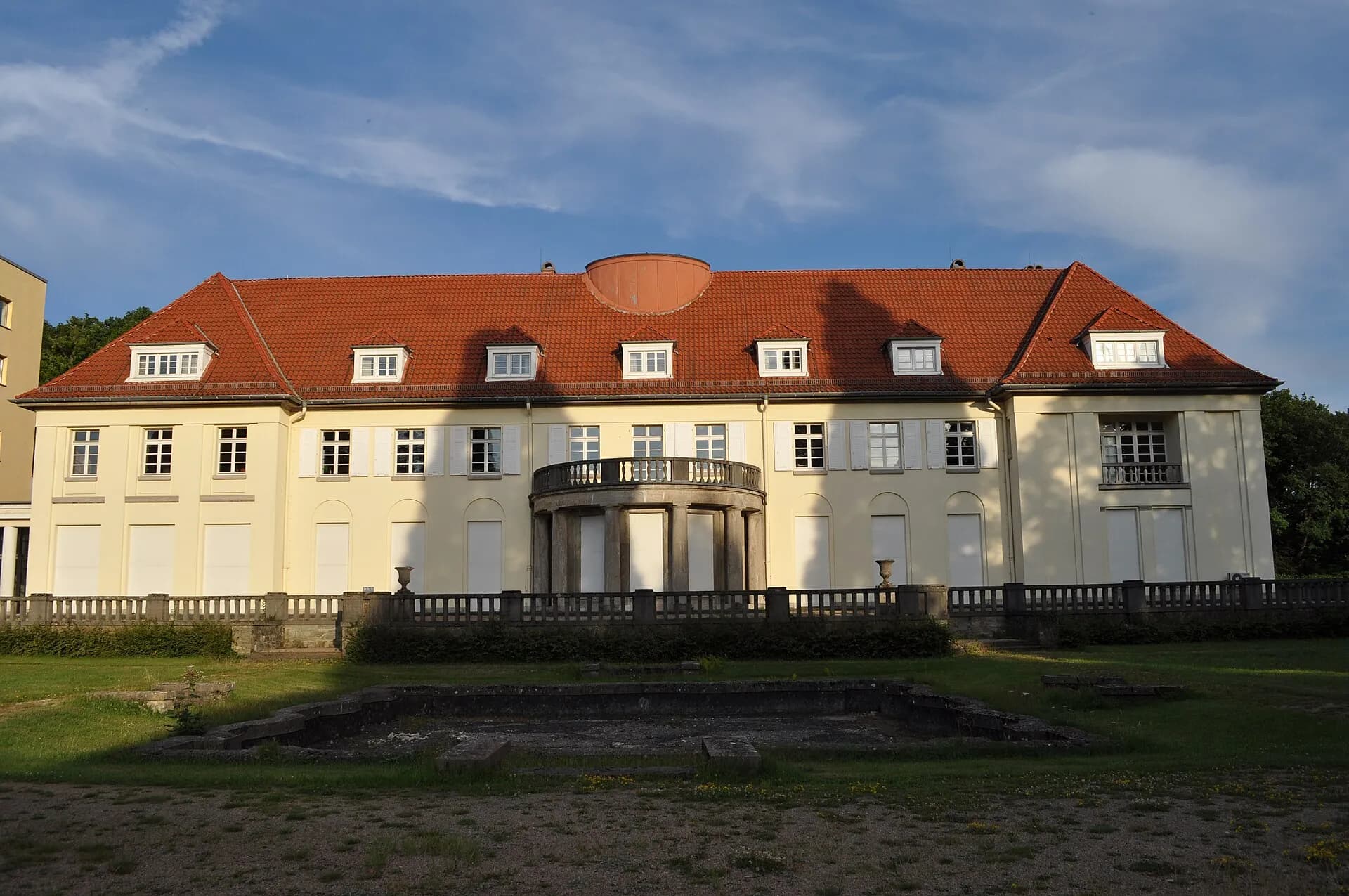 Villa Gans in Königstein im Taunus von der Seite