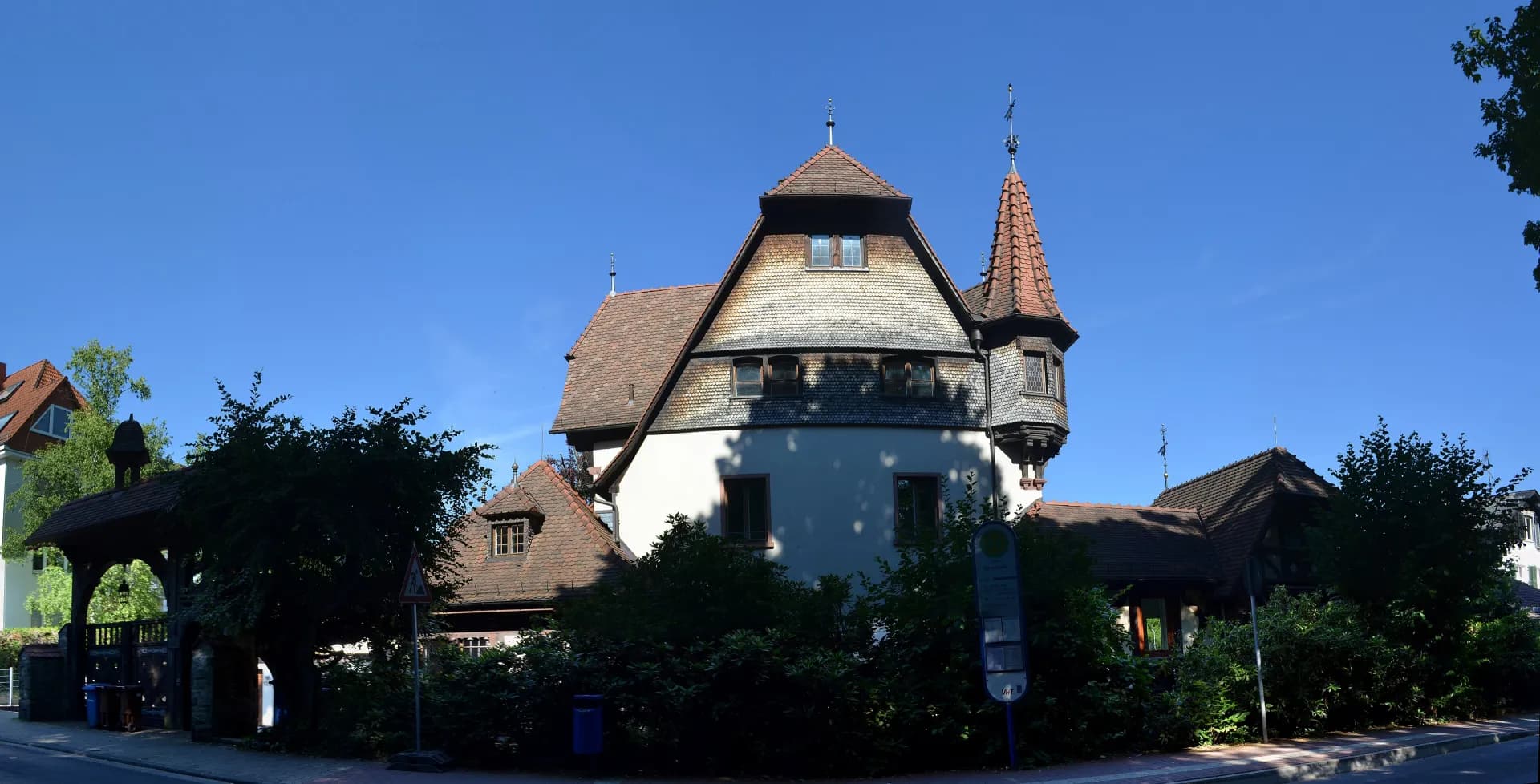 Villa Hainstraße 18 mit Turm in Kronberg im Taunus