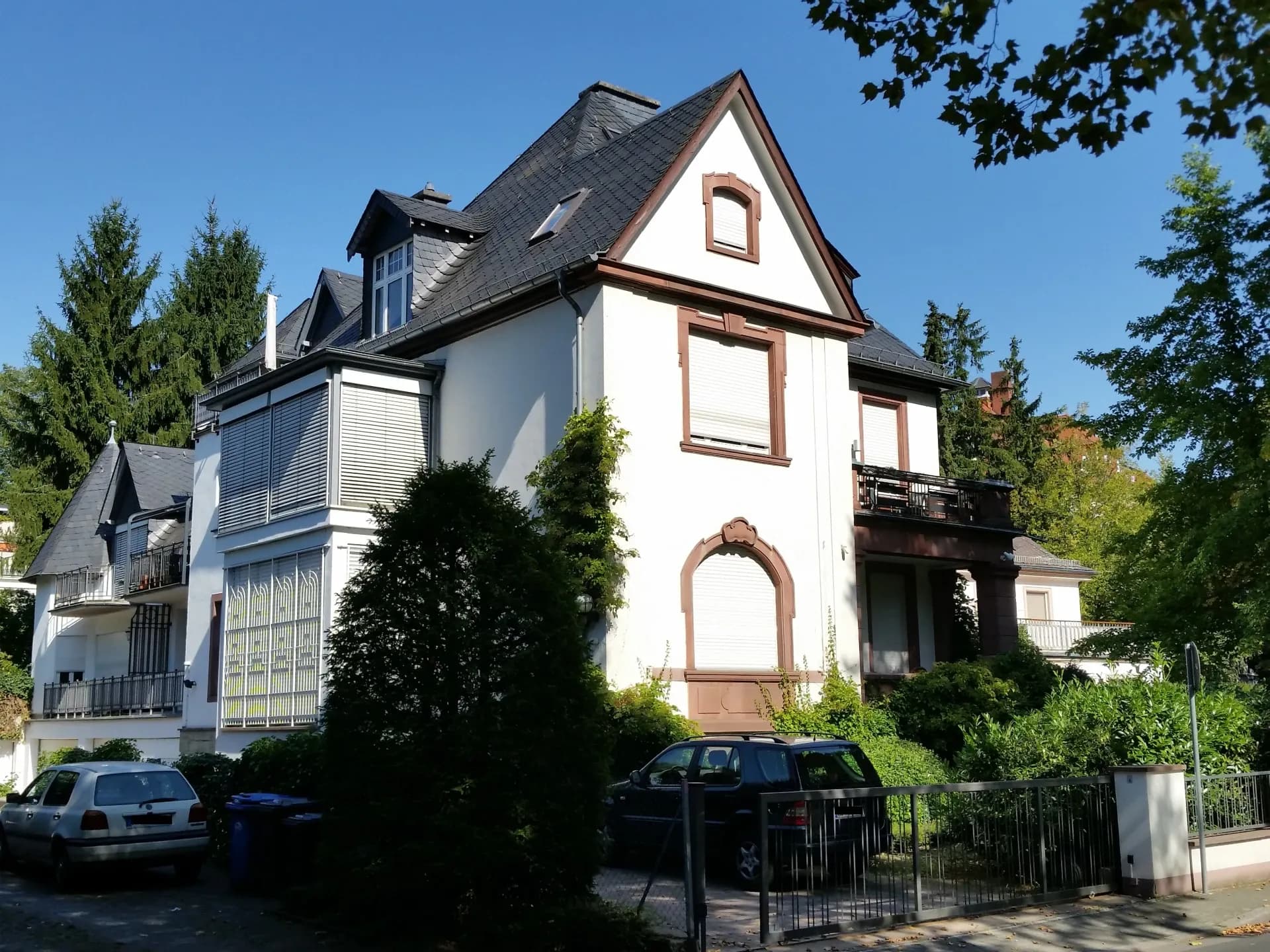 Villa mit Fachwerkgiebel in der Höllsteinstraße 2 in Bad Homburg-Kirdorf