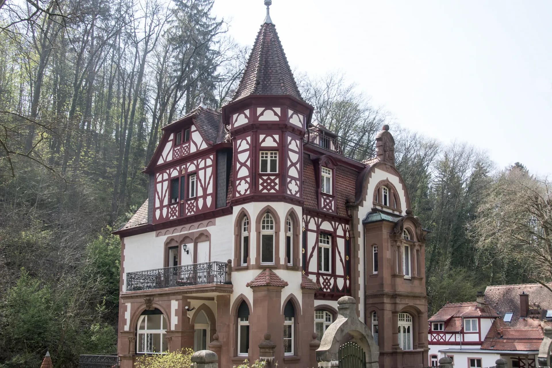 Denkmalgeschützte Villa im Stettbacher Tal in Seeheim-Jugenheim