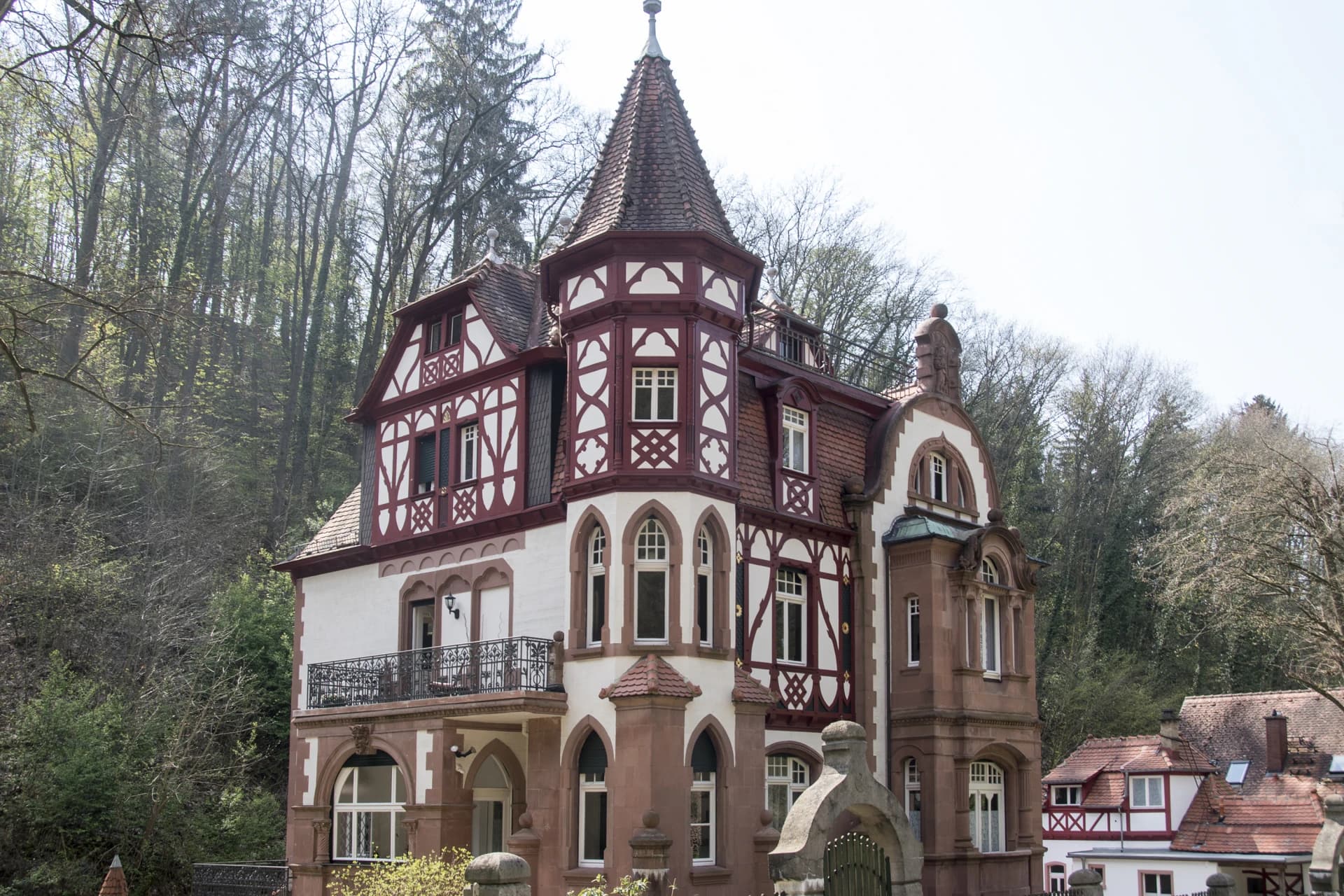 Denkmalgeschützte Villa im Stettbacher Tal in Seeheim-Jugenheim