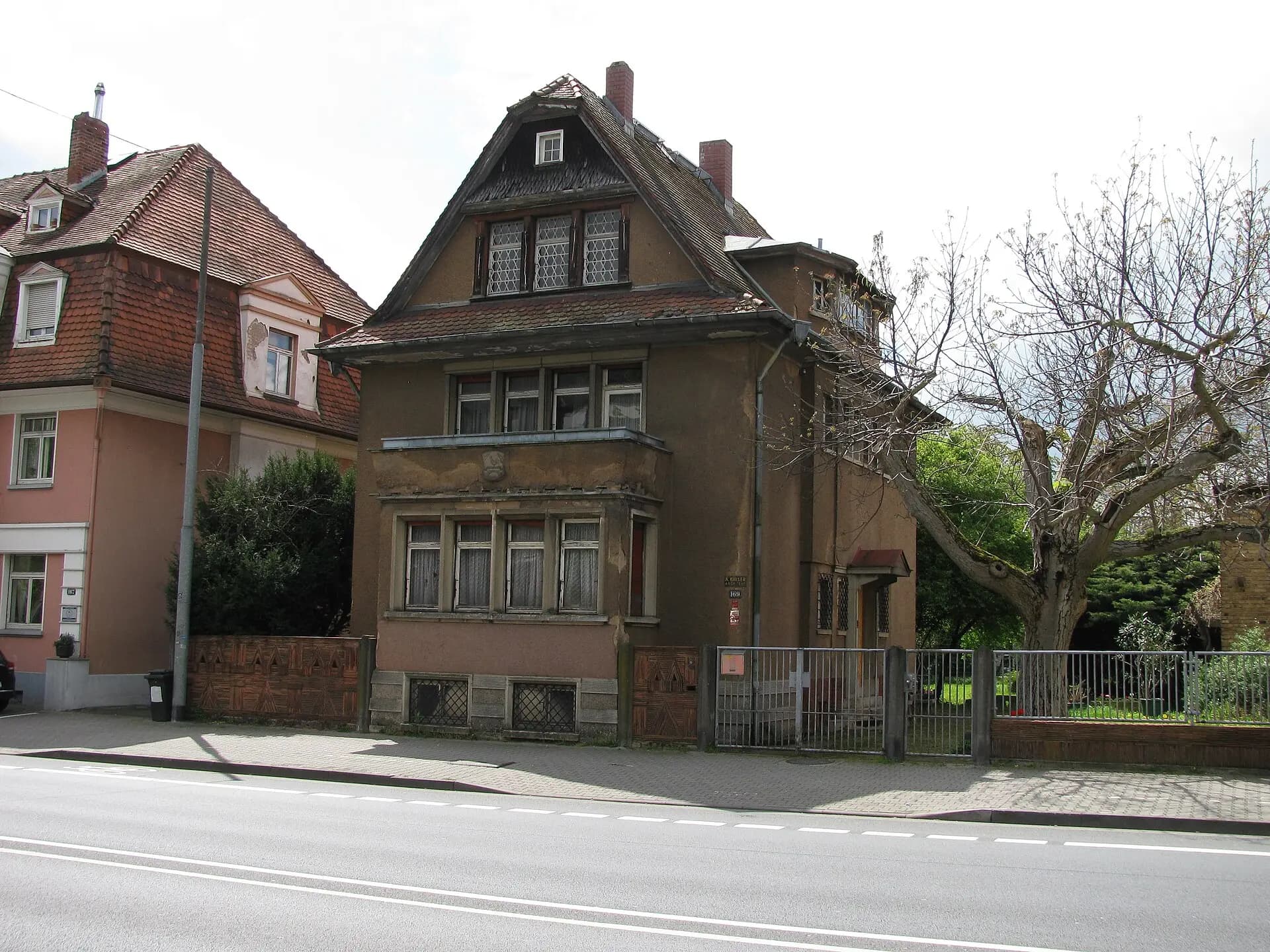Villa Königsteiner Straße 169 in Frankfurt-Unterliederbach