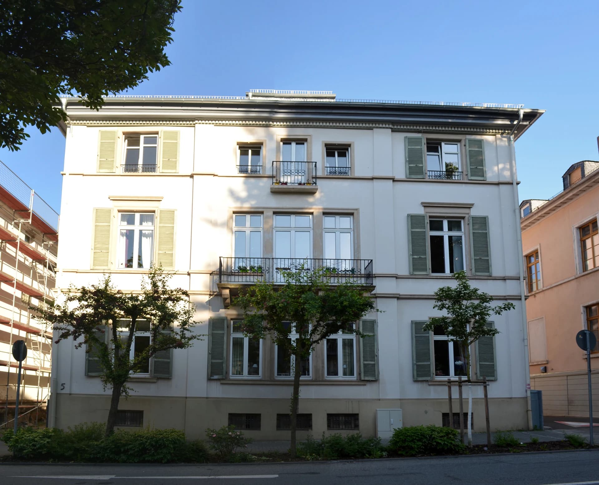 Villa mit Fensterläden in der Kisseleffstraße in Bad Homburg