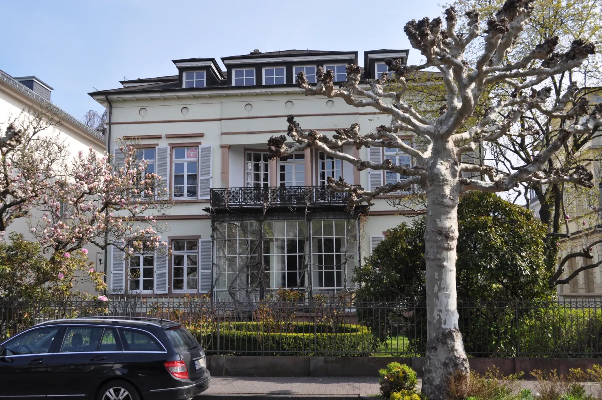 Villa mit Platane an der Kaiser-Friedrich-Promenade in Bad Homburg