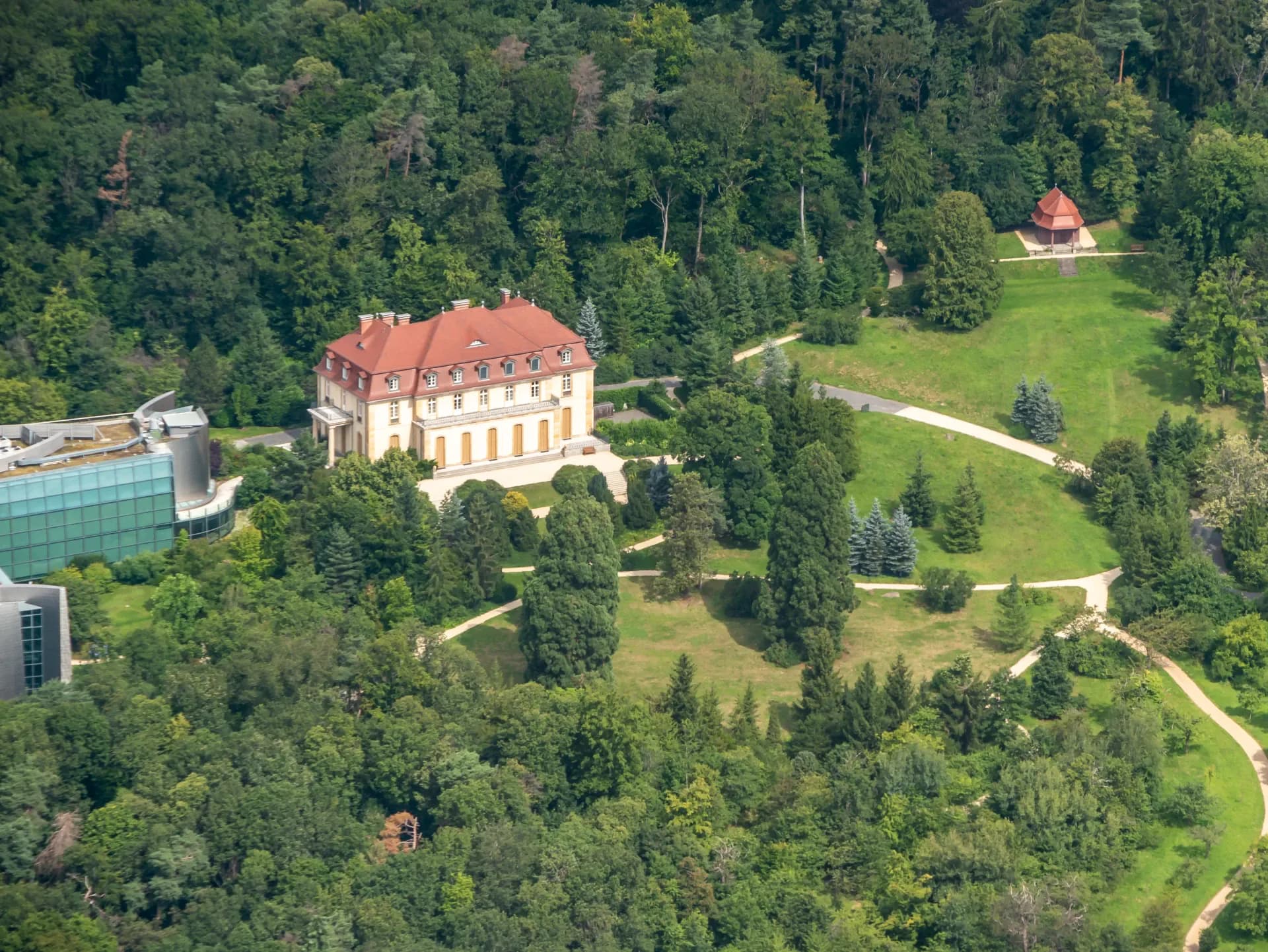 Luftbild der Villa Mumm in Kronberg im Taunus