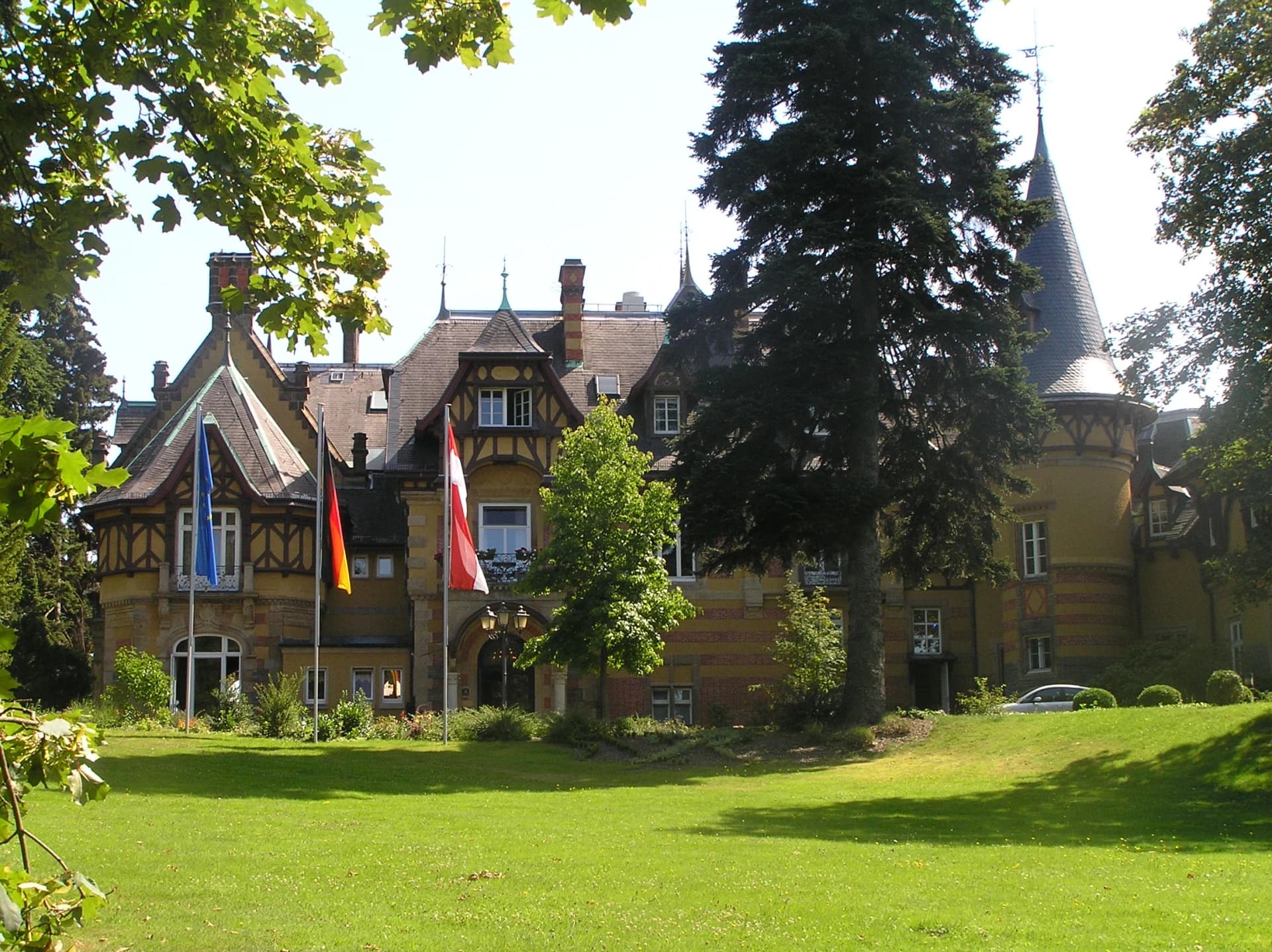 Villa Rothschild in Königstein im Taunus von vorn