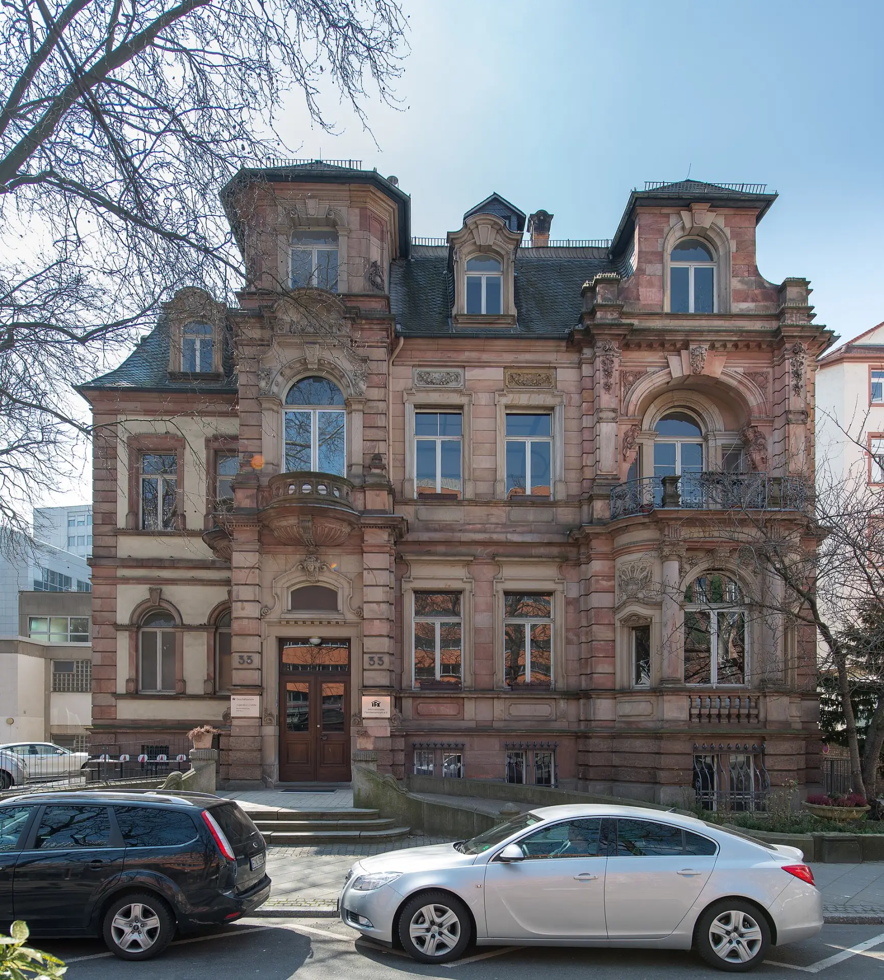 Stadtvilla am Wiesenhüttenplatz 33 im Frankfurter Gutleutviertel
