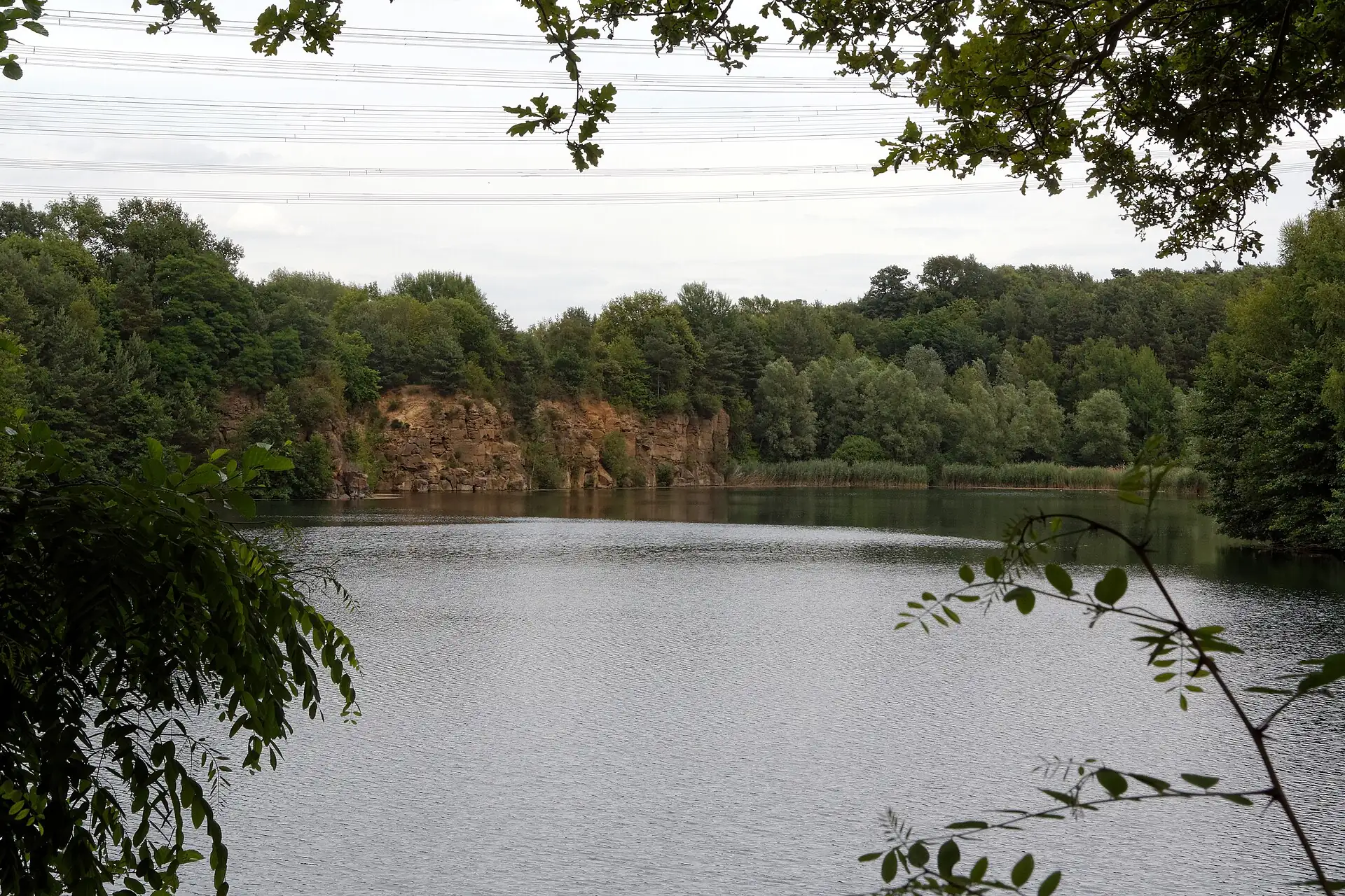Felswand am Vogelsberger See in Dietesheim in Mühlheim am Main