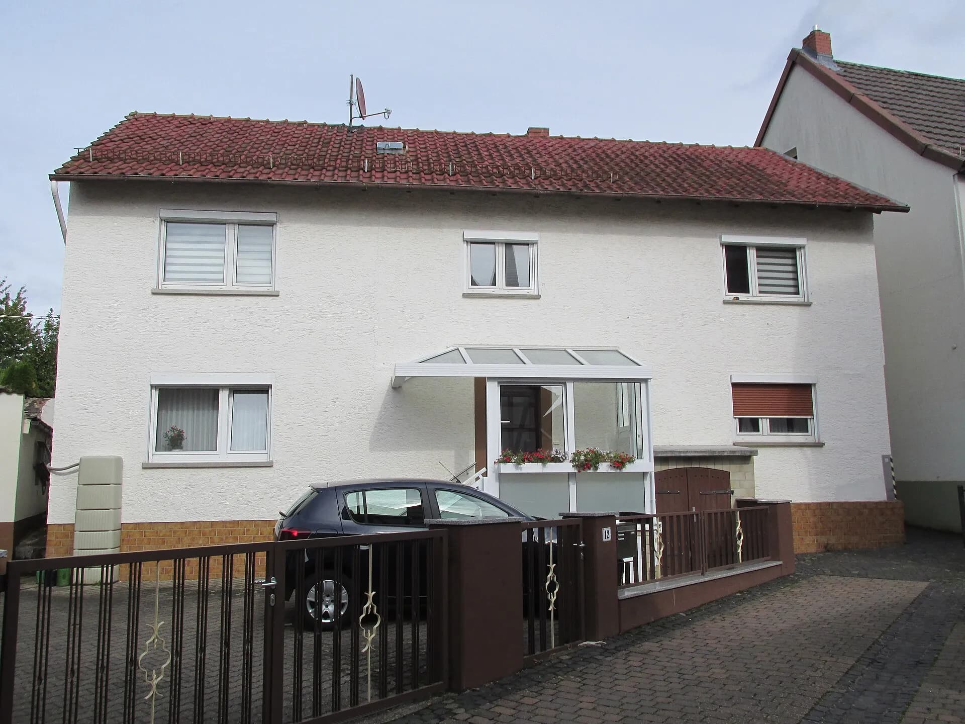 Wohnhaus mit verglastem Vorbau Kirchhofstraße 12 in Maintal-Wachenbuchen