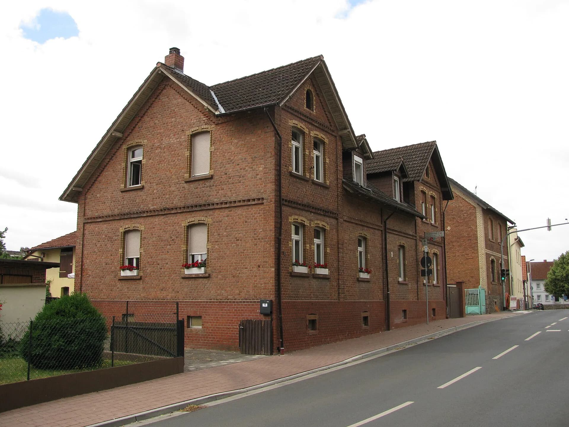 Backsteinhäuser Mittelbucher Straße 13 und 15 in Maintal-Wachenbuchen