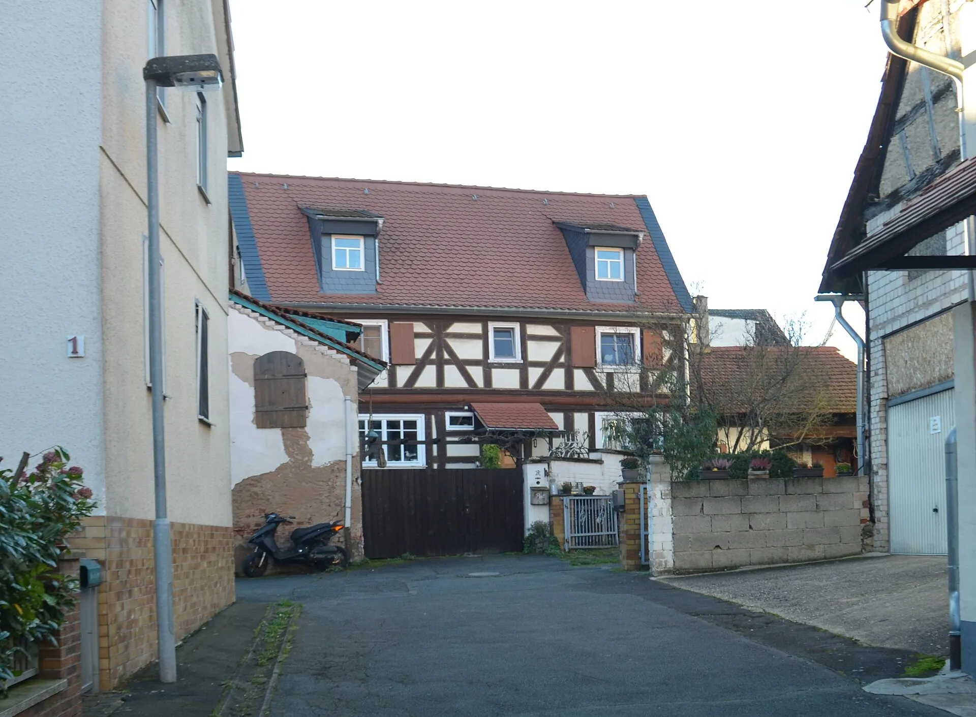 Fachwerkhaus hinter dem Hoftor Ringmauerstraße 3 in Maintal-Wachenbuchen