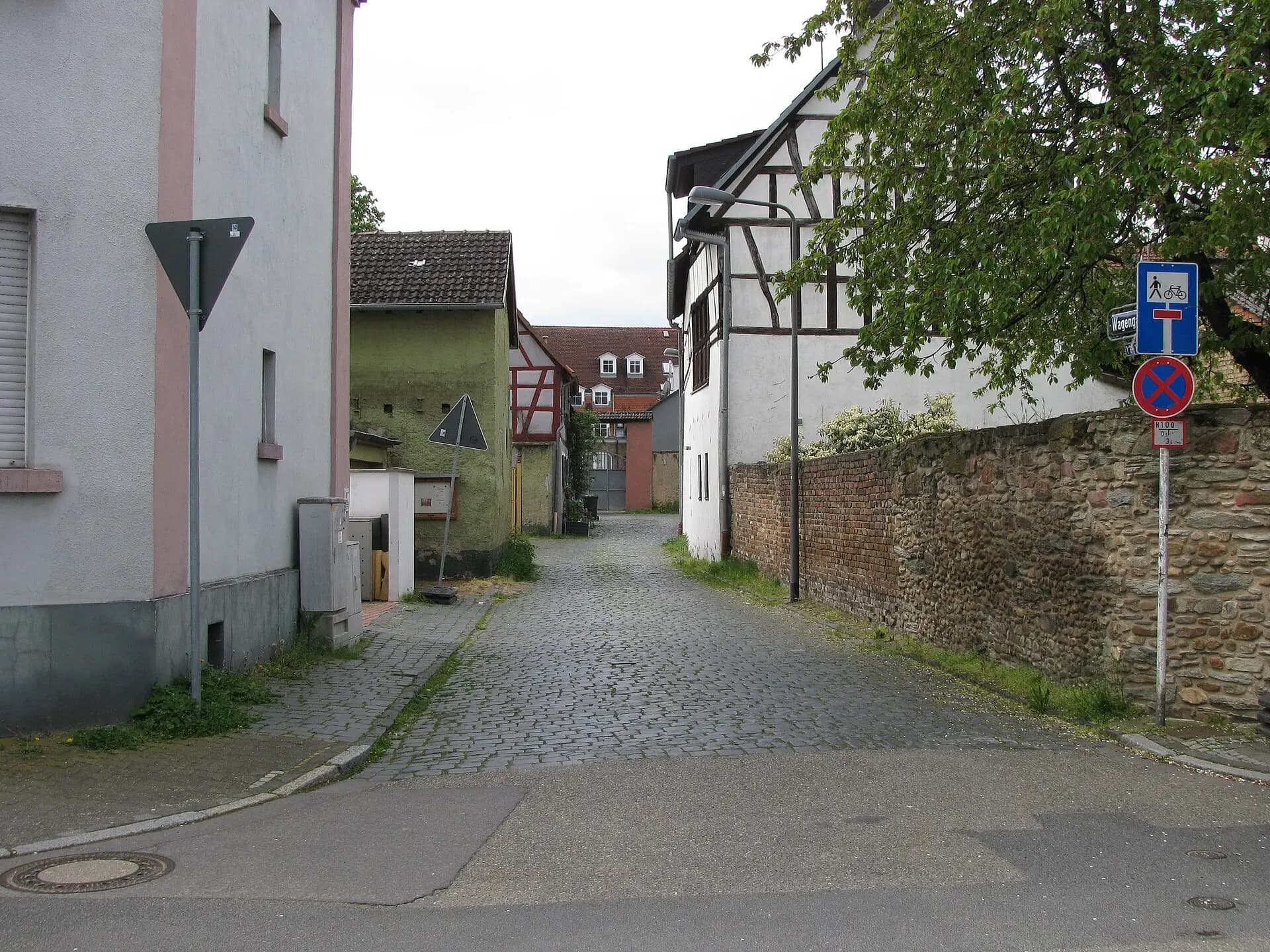 Blick in die Wagengasse in Frankfurt-Unterliederbach
