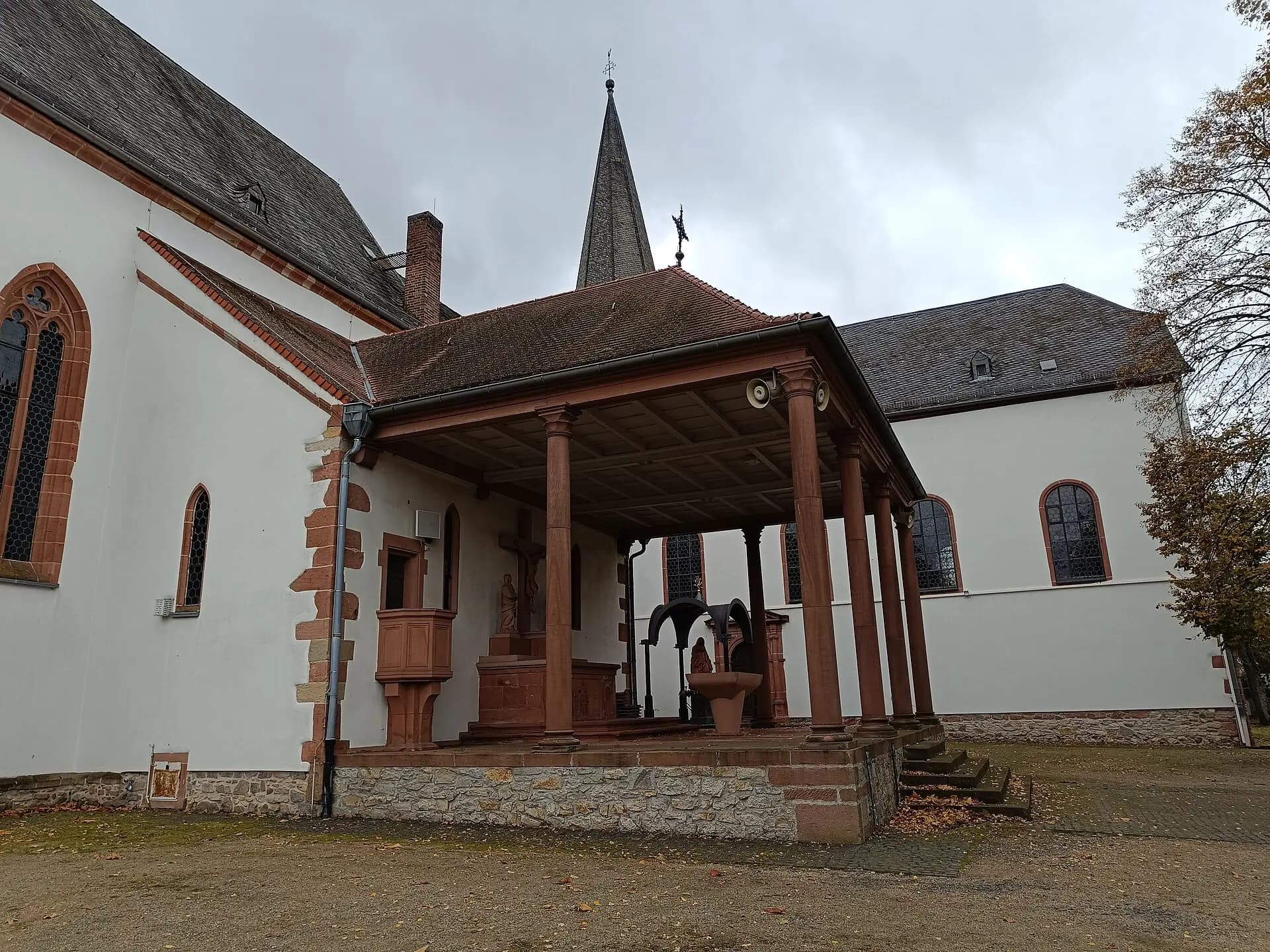 Außenaltar der Wallfahrtskirche in Dieburg