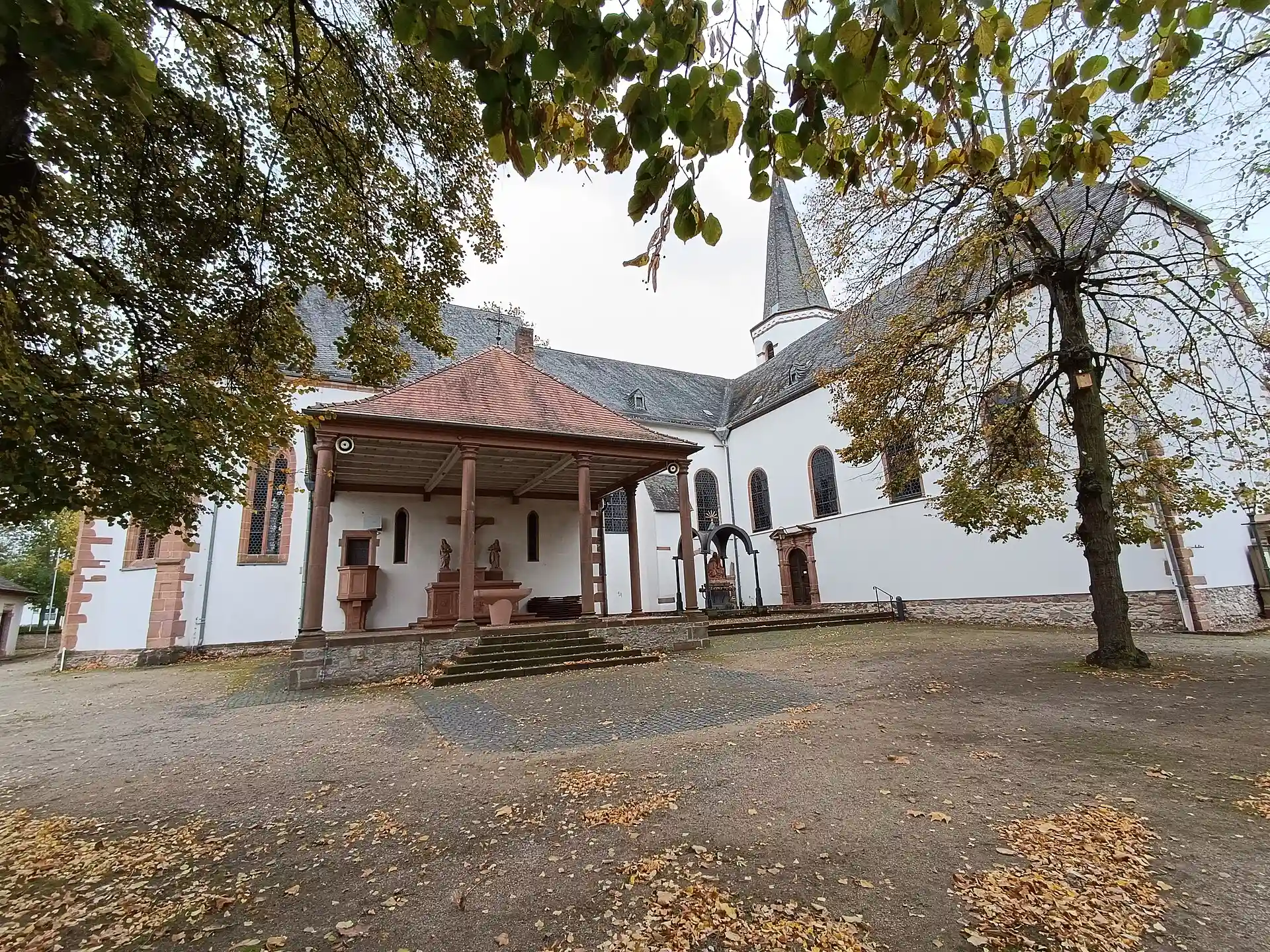 Kirchhof der Wallfahrtskirche in Dieburg