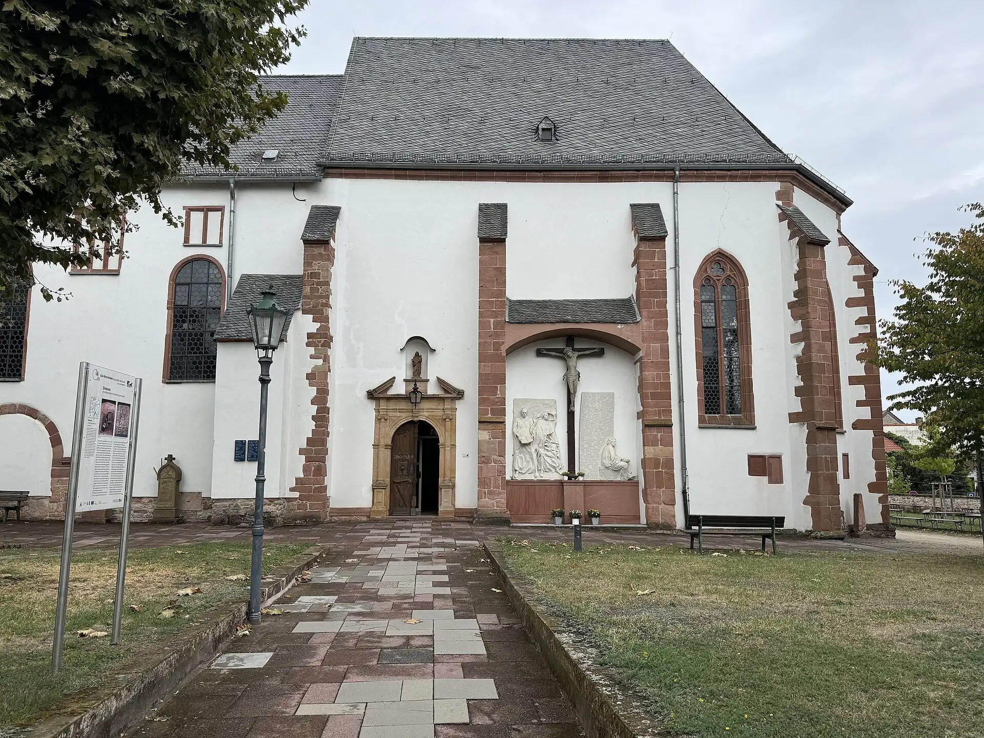 Südfassade der Wallfahrtskirche in Dieburg