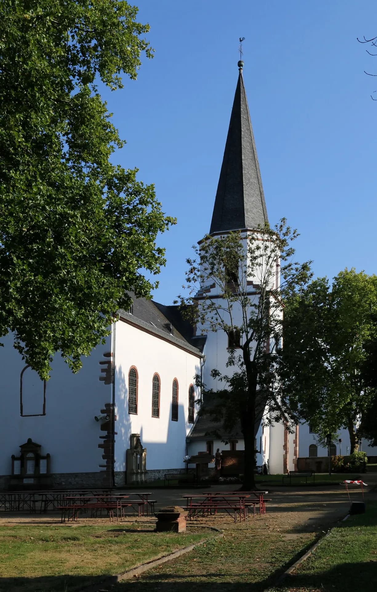 Vorplatz der Wallfahrtskirche in Dieburg