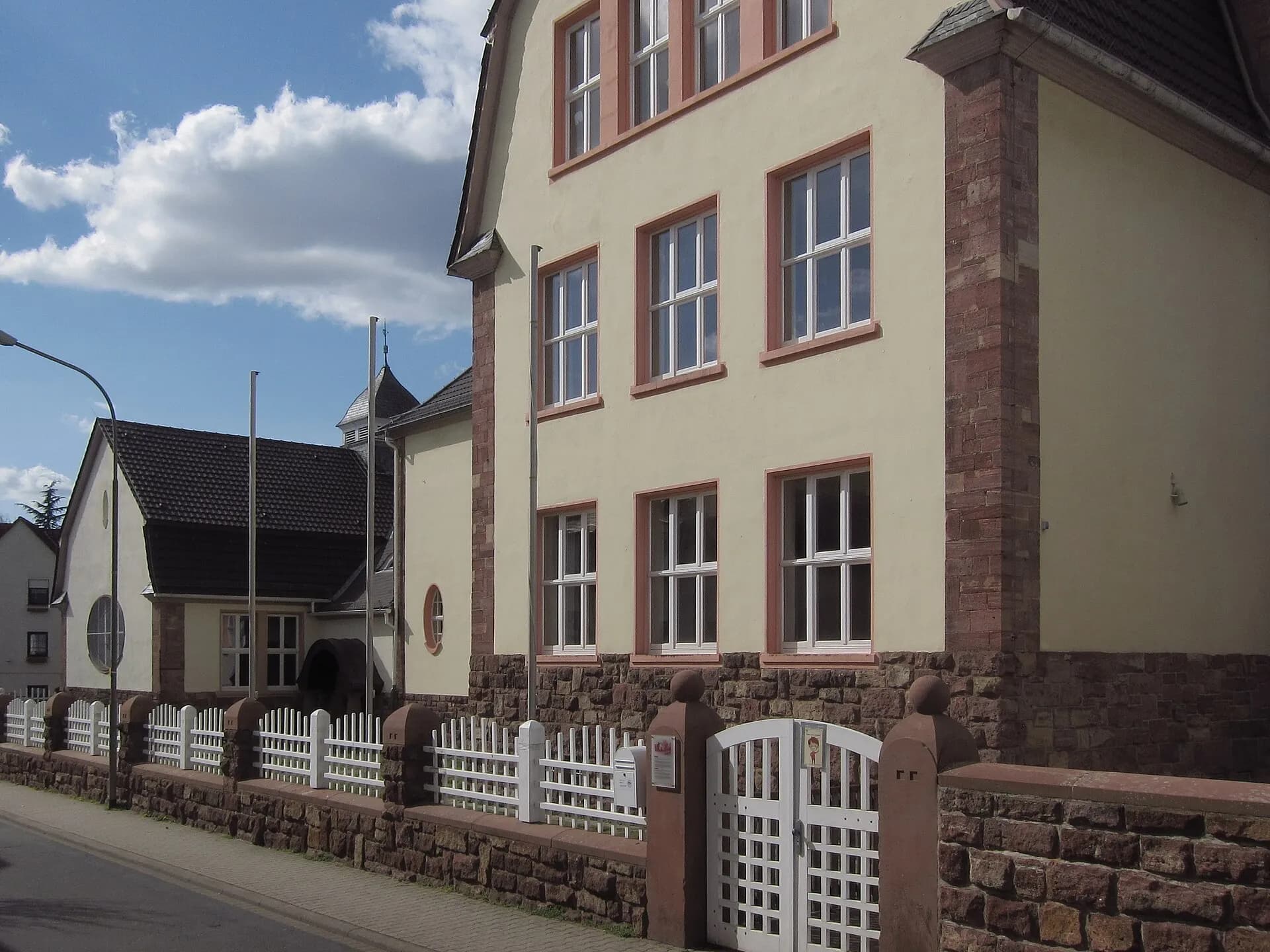 Altbau der Wallschule in Langen an der Wallstraße