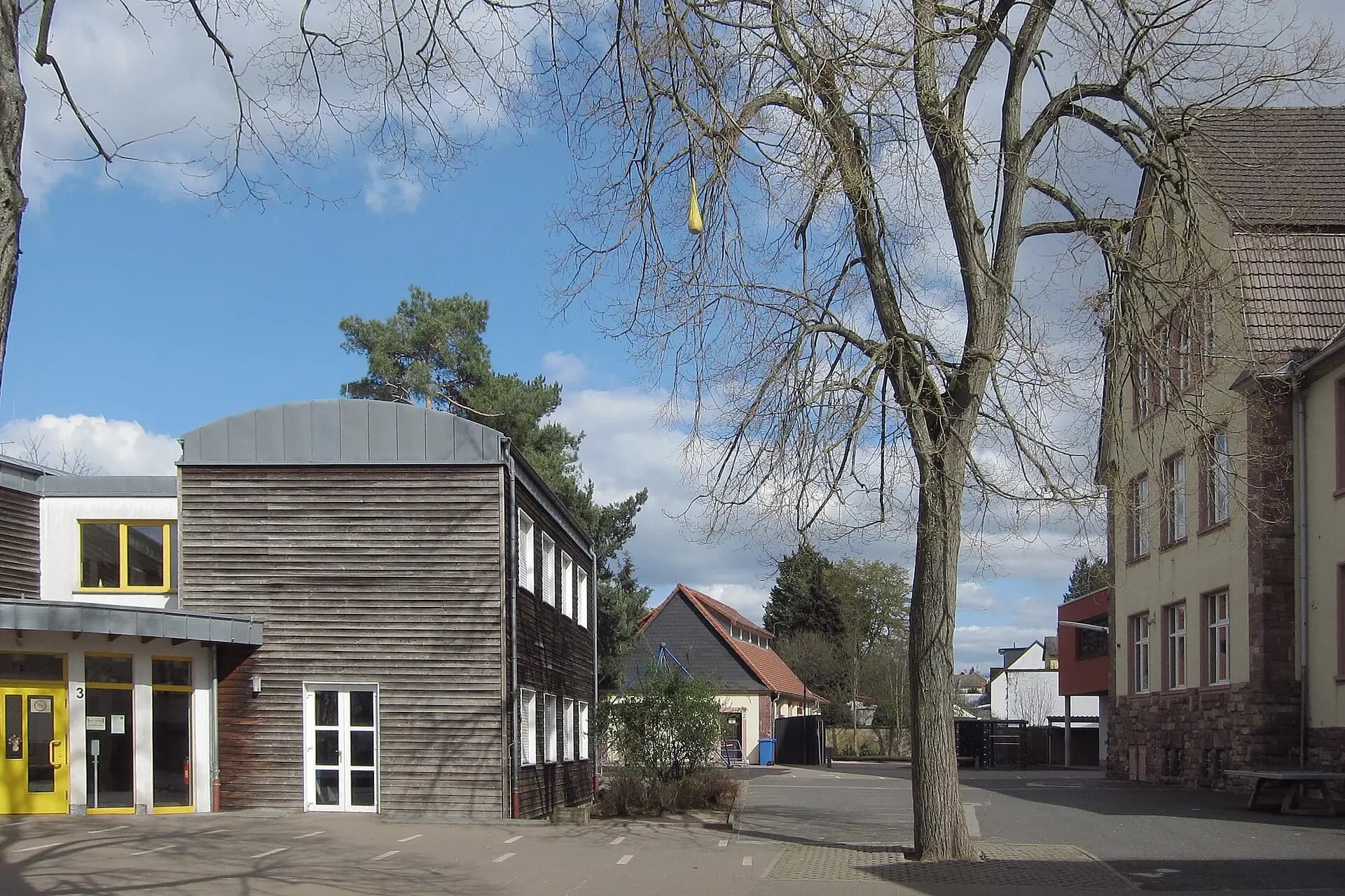 Schulhof der Wallschule in Langen