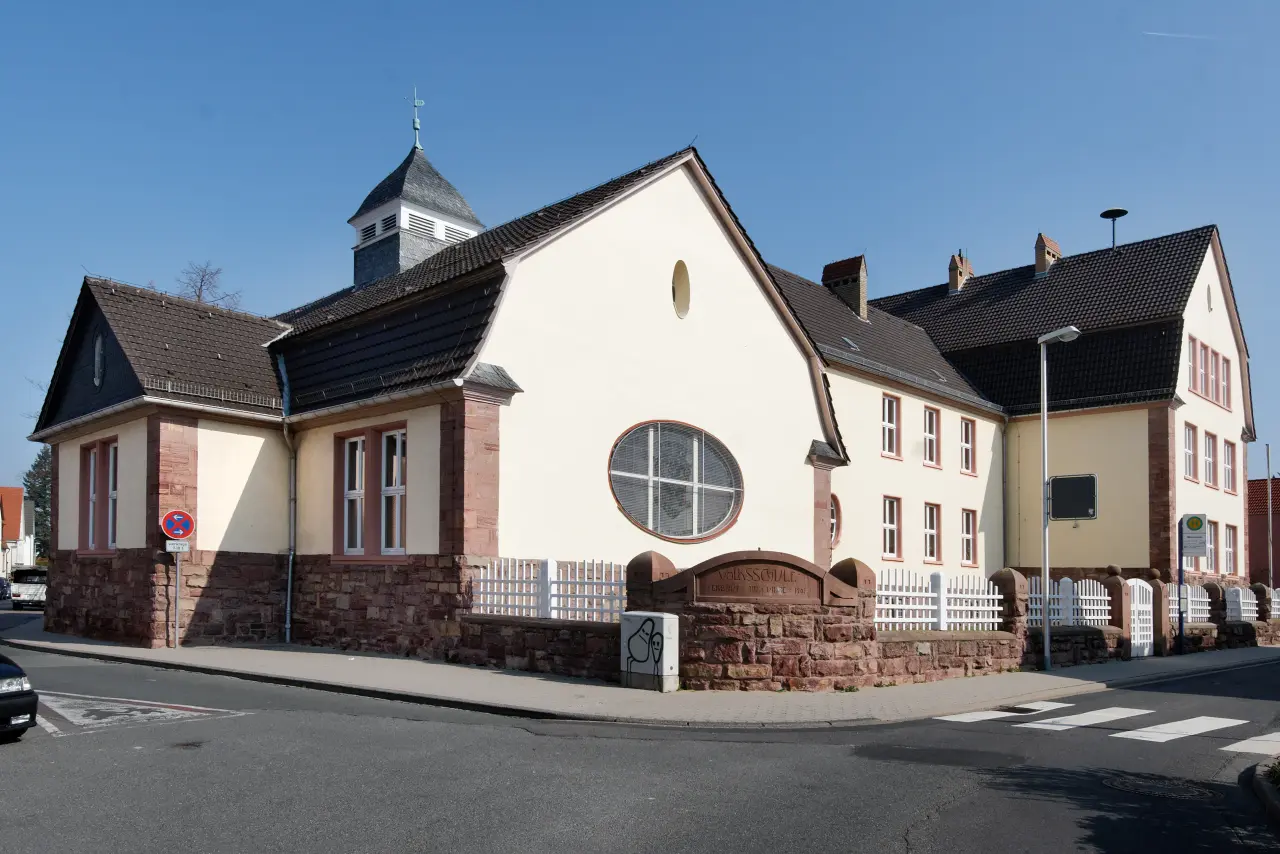 Wallschule mit Turnhalle in Langen