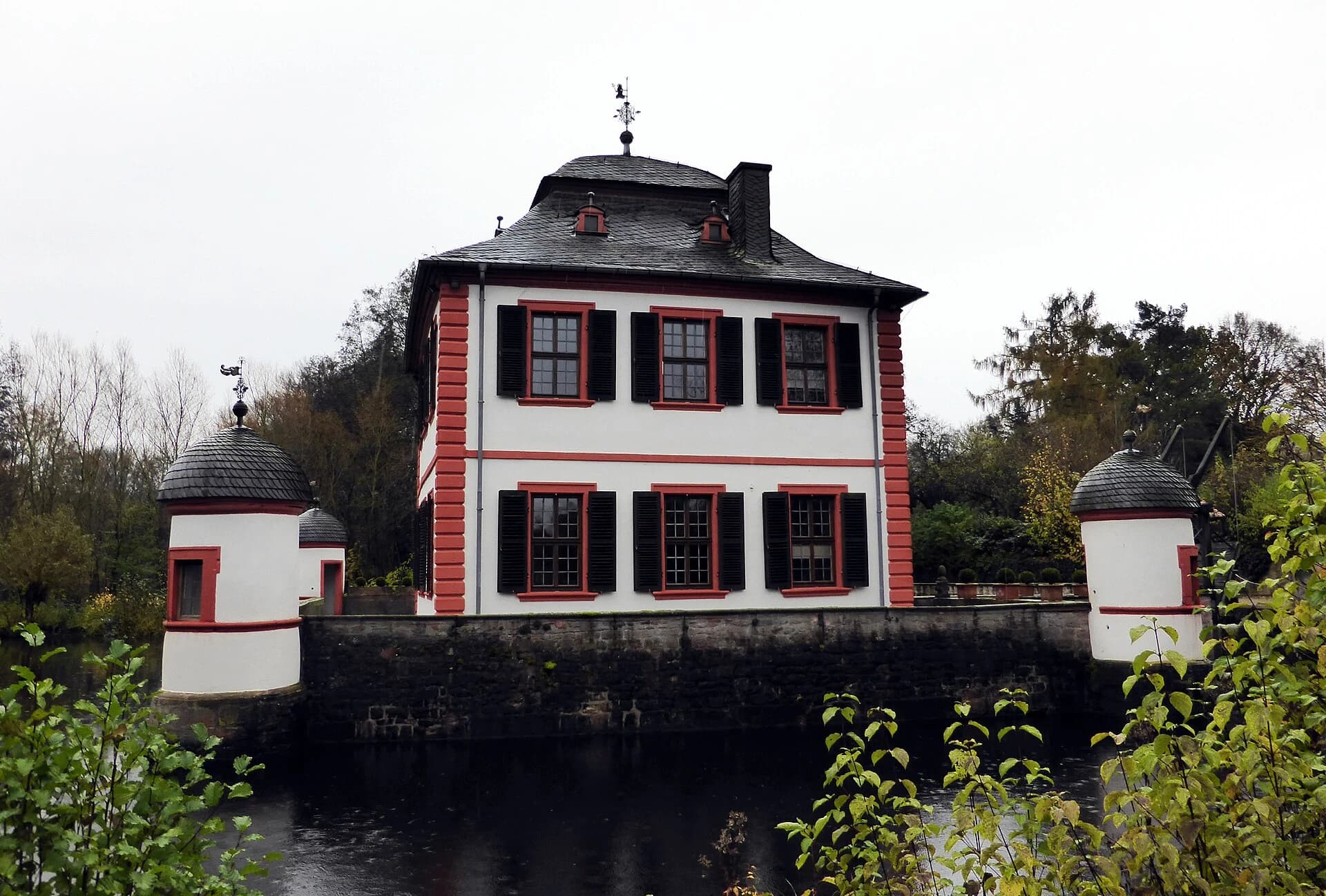 Wasserburg Seligenstadt am Wassergraben