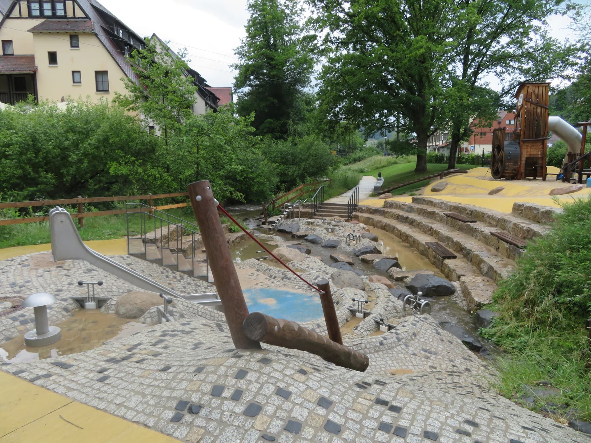 Wasserspielplatz an der Kahl in Mömbris