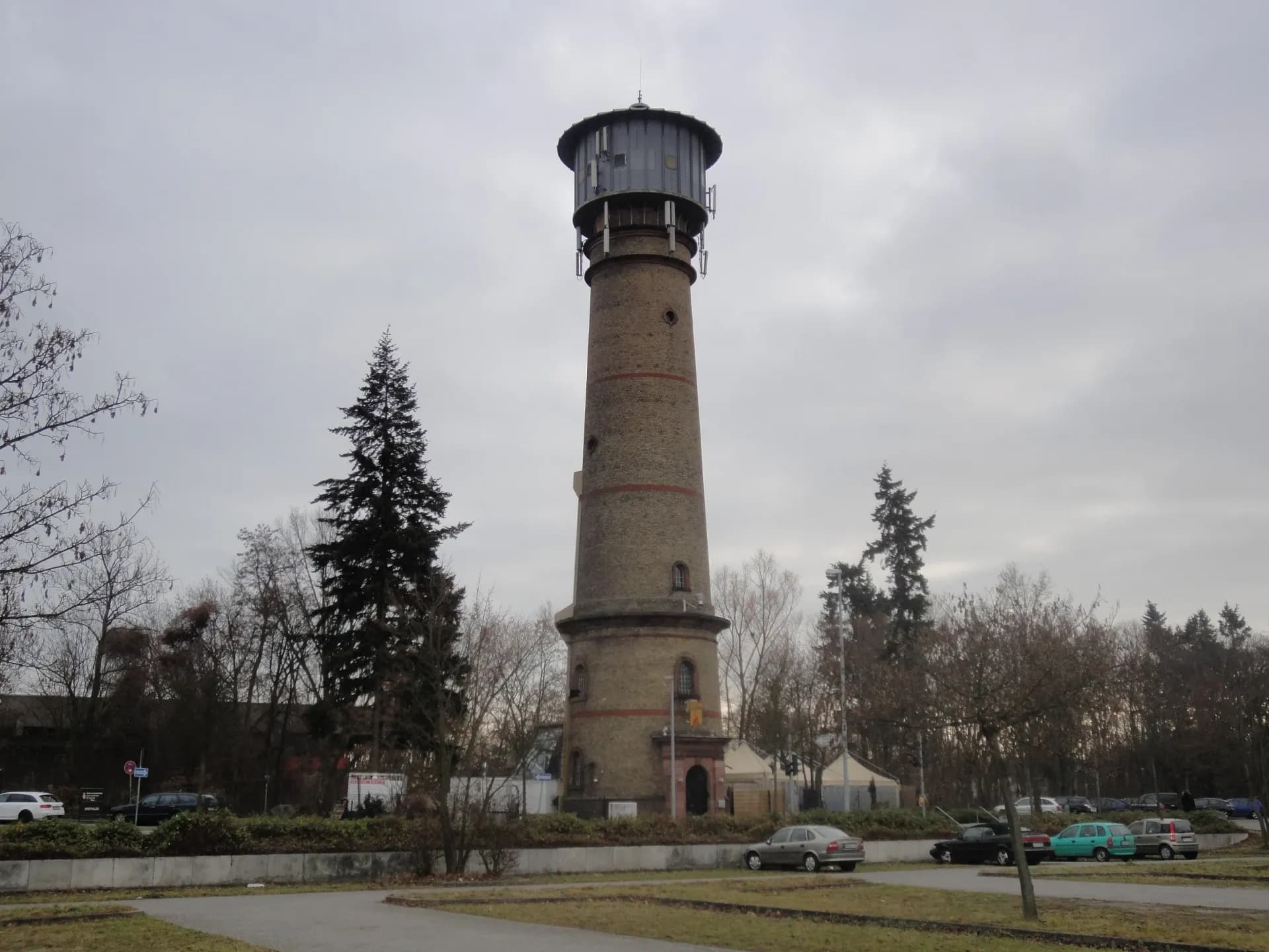 Wasserturm an der Massenheimer Landstraße in Hochheim am Main