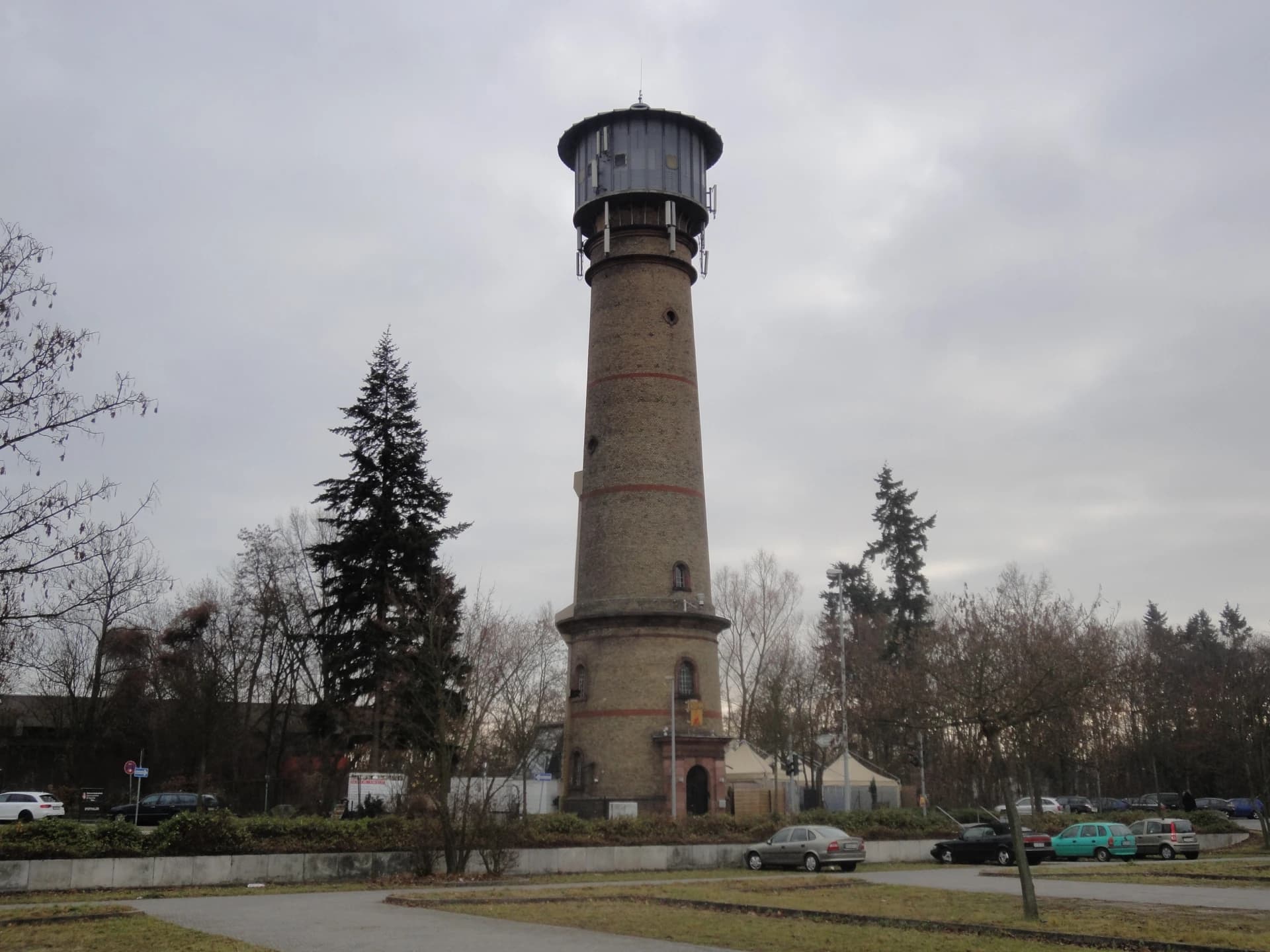 Wasserturm an der Massenheimer Landstraße in Hochheim am Main