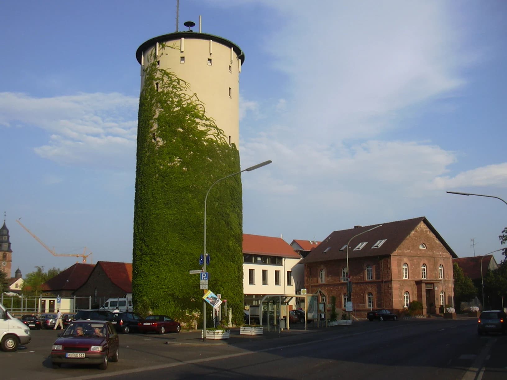 Wasserturm und Rathaus in Kahl am Main