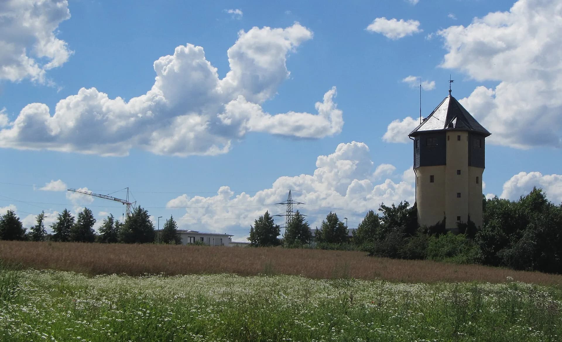 Wasserturm im Sommer in Bad Soden am Taunus